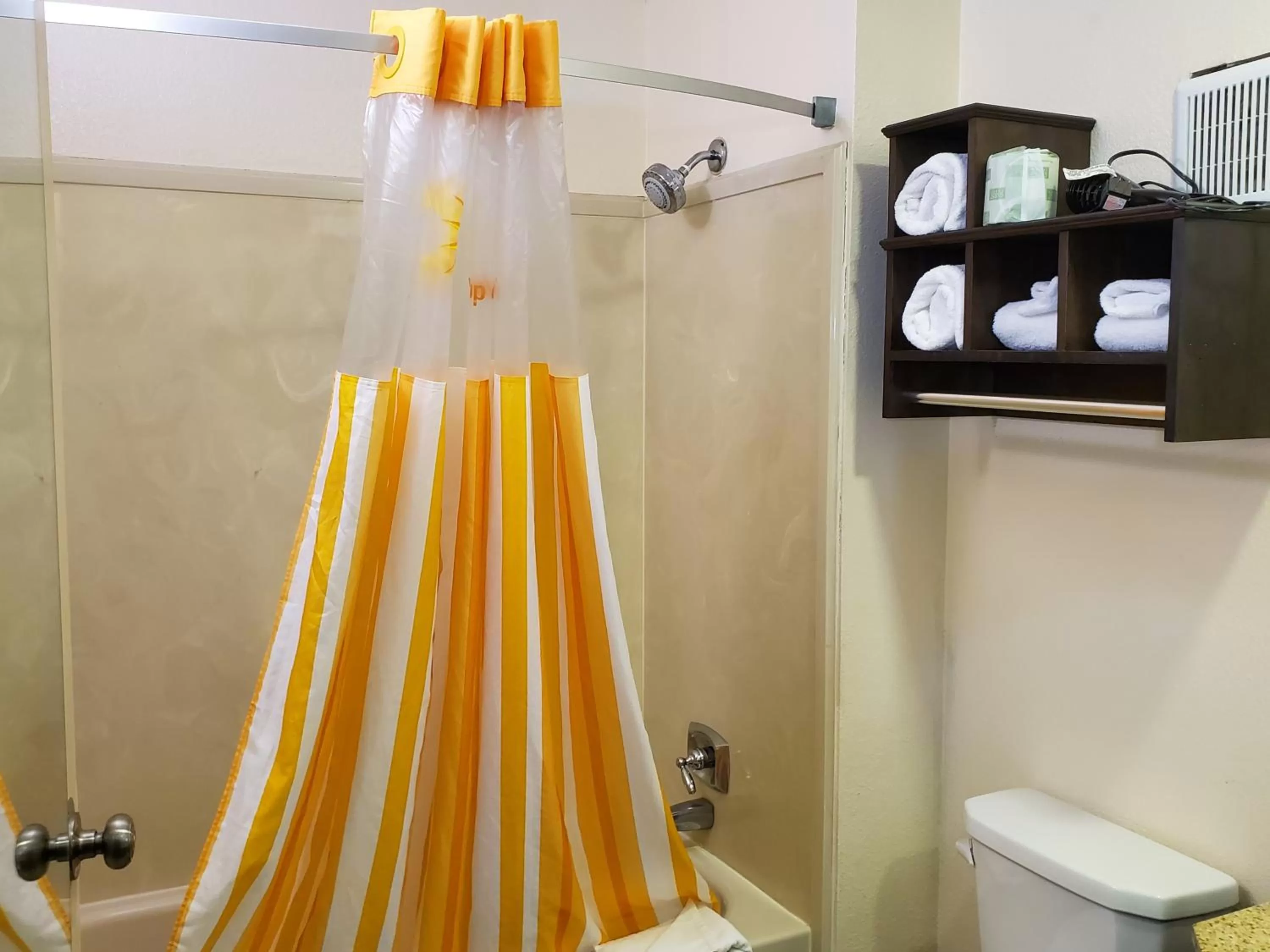 Toilet in La Quinta by Wyndham Memphis Airport Graceland