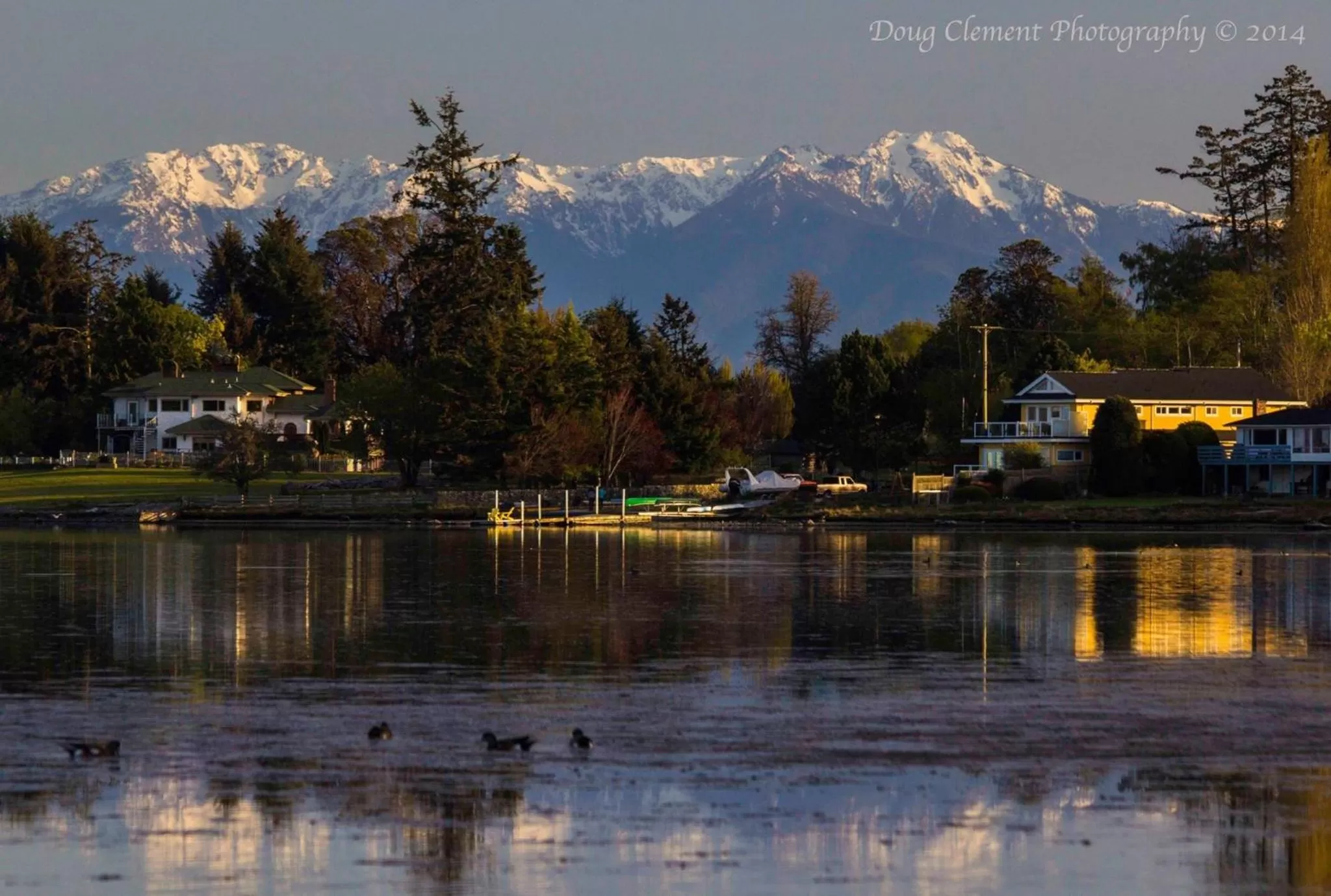 Property building in Birds of a Feather Victoria Oceanfront Studio Suites