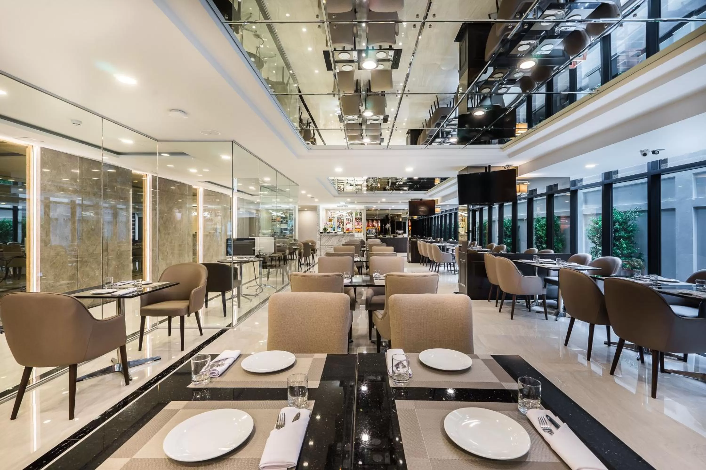 Restaurant/places to eat in SureStay Plus by Best Western Sukhumvit 2