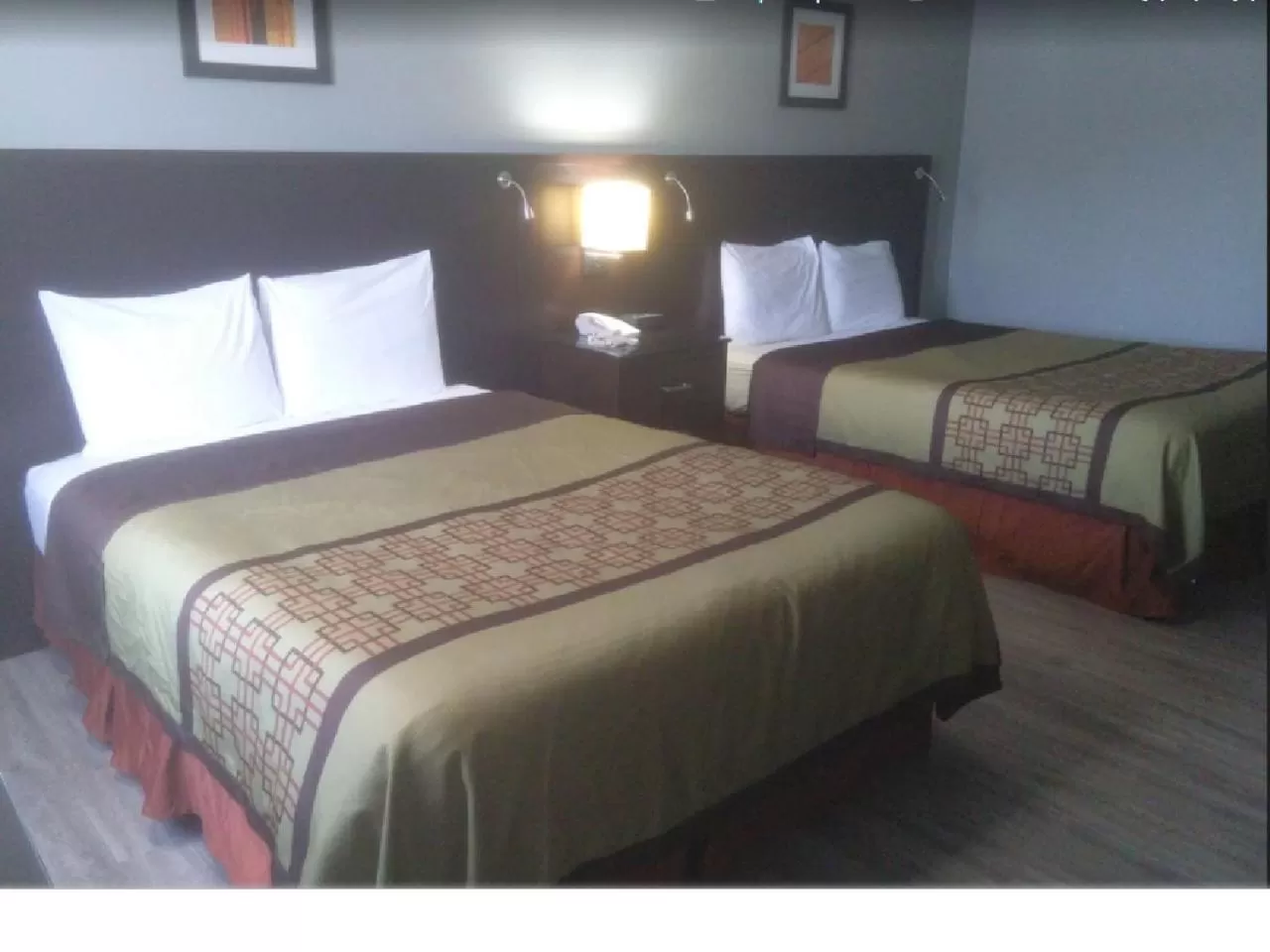 Bedroom, Bed in Stewart Lodge