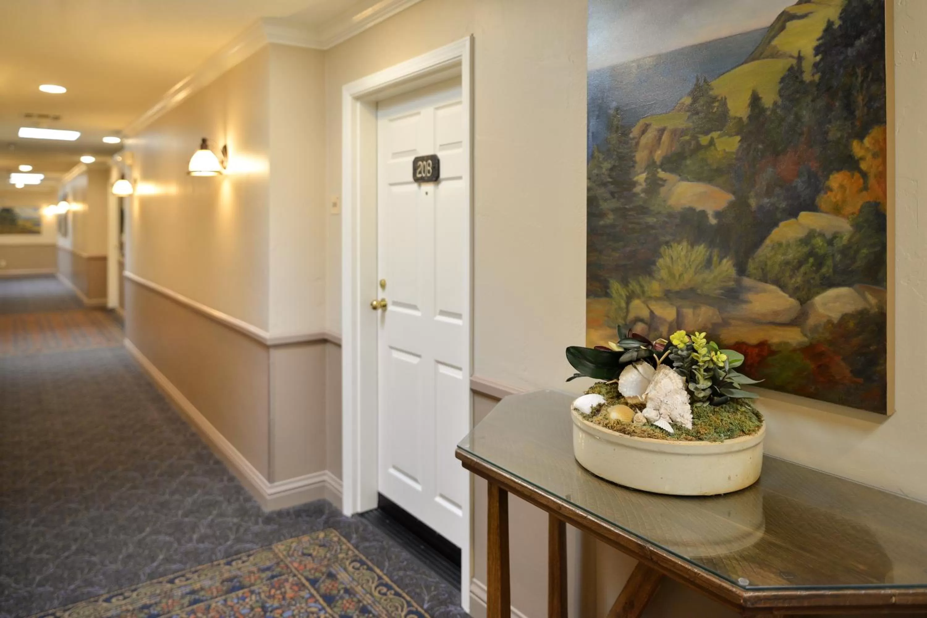 Decorative detail in Sand Pebbles Inn