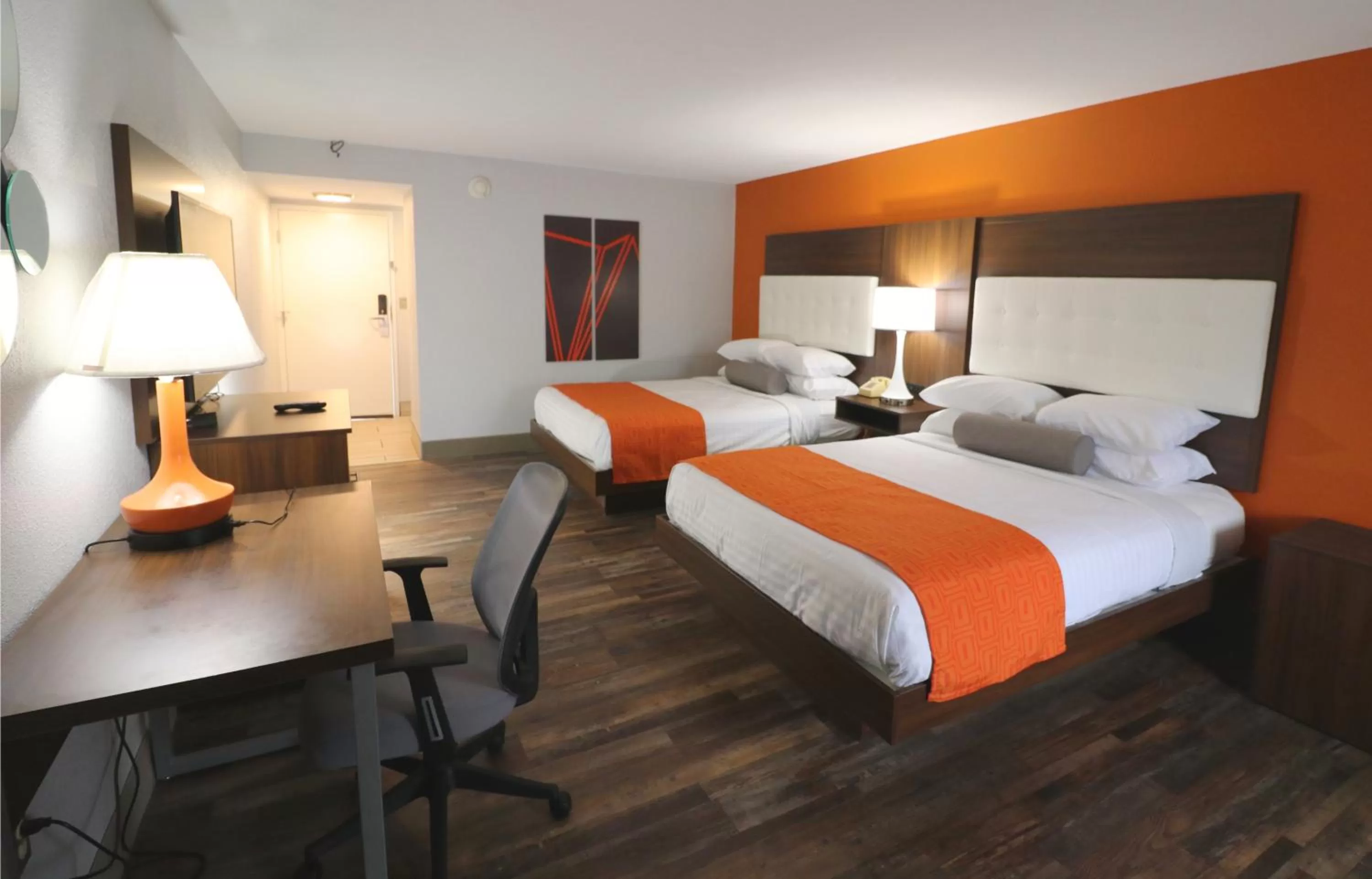 Photo of the whole room, Bed in Howard Johnson by Wyndham Downtown Gatlinburg