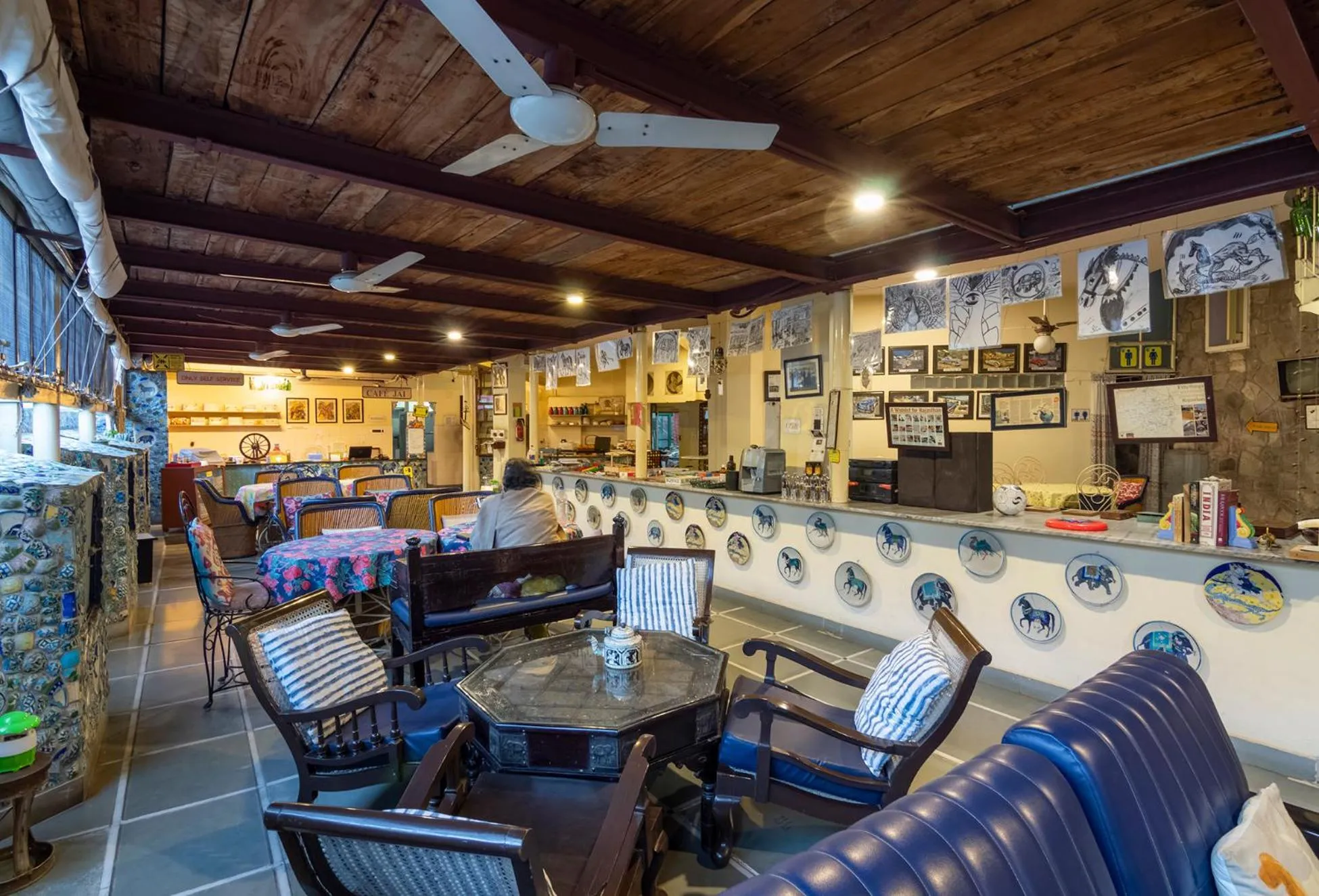 Restaurant/places to eat in Jaipur Inn