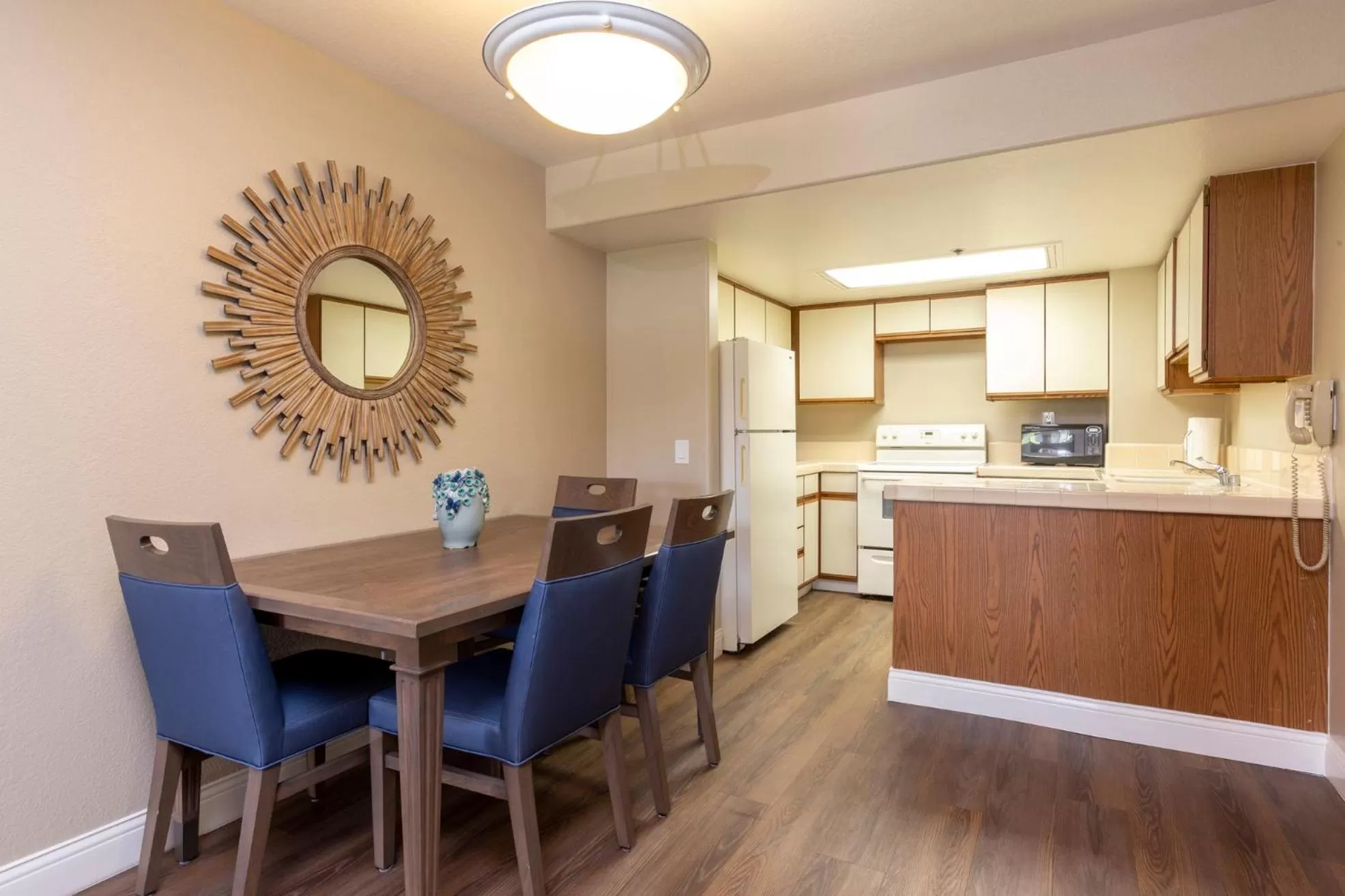 Kitchen or kitchenette in Capistrano SurfSide Inn