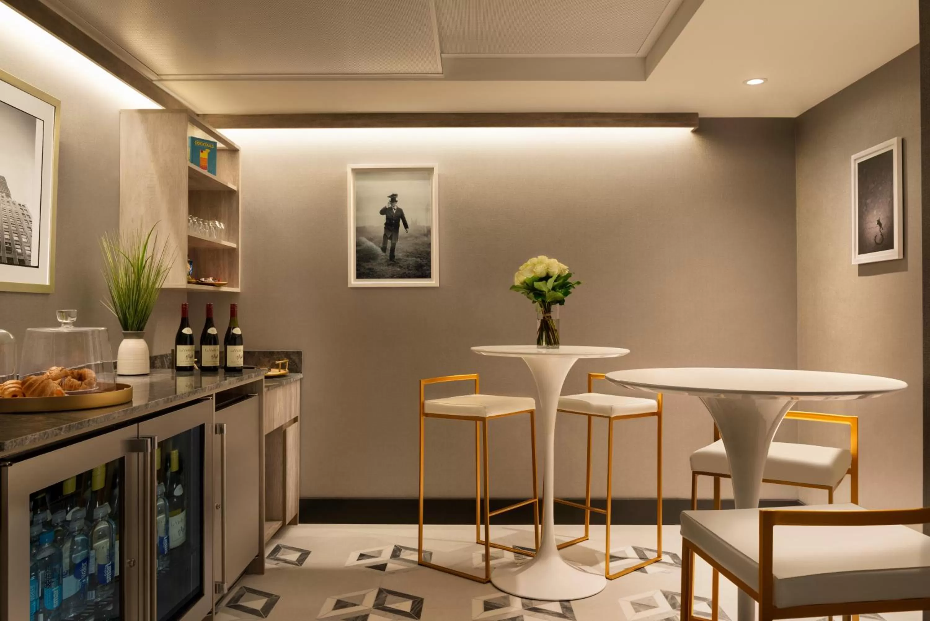 Lounge or bar in EXchange Hotel Vancouver