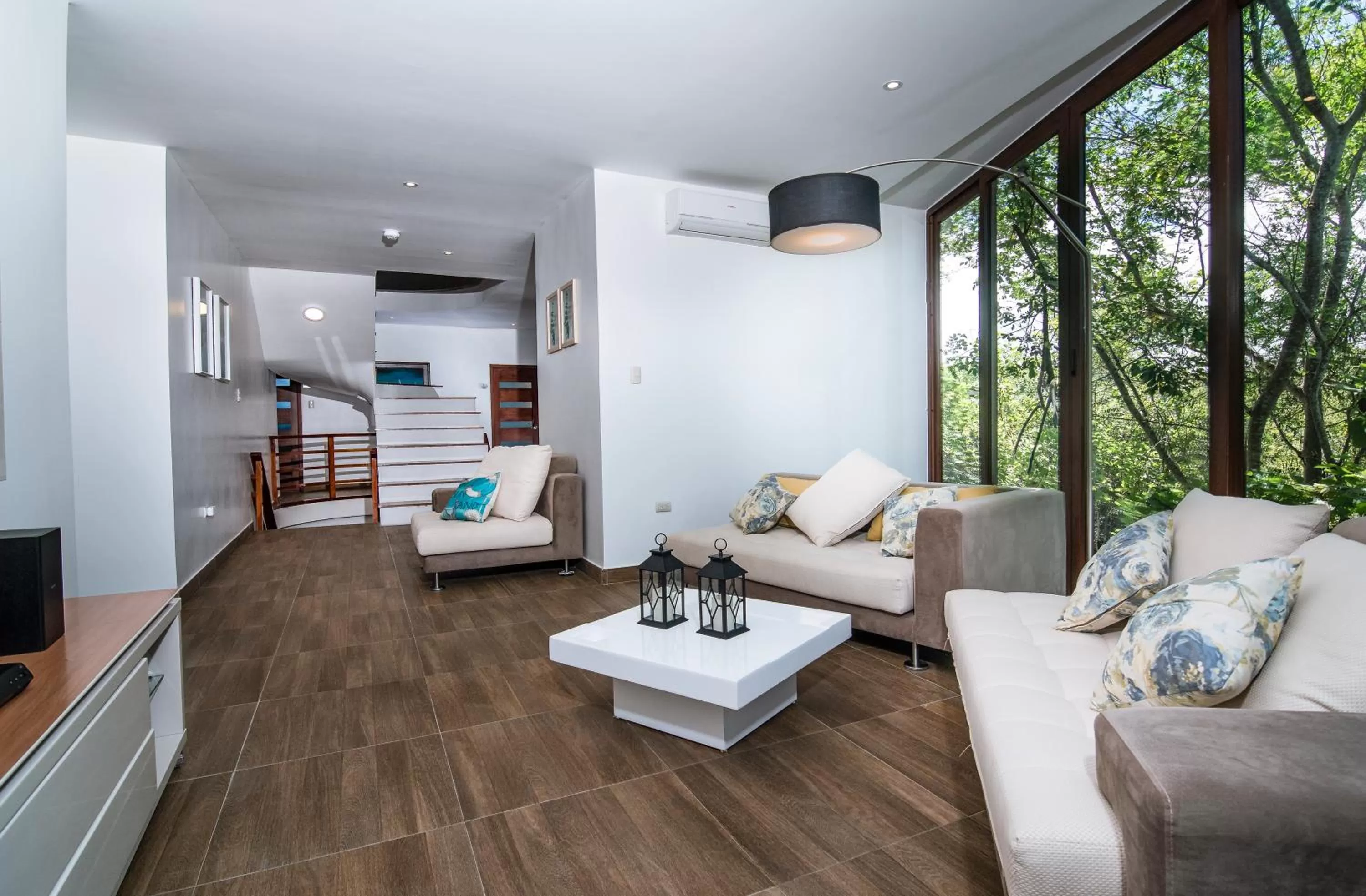 Communal lounge/ TV room, Seating Area in Hotel La Isla