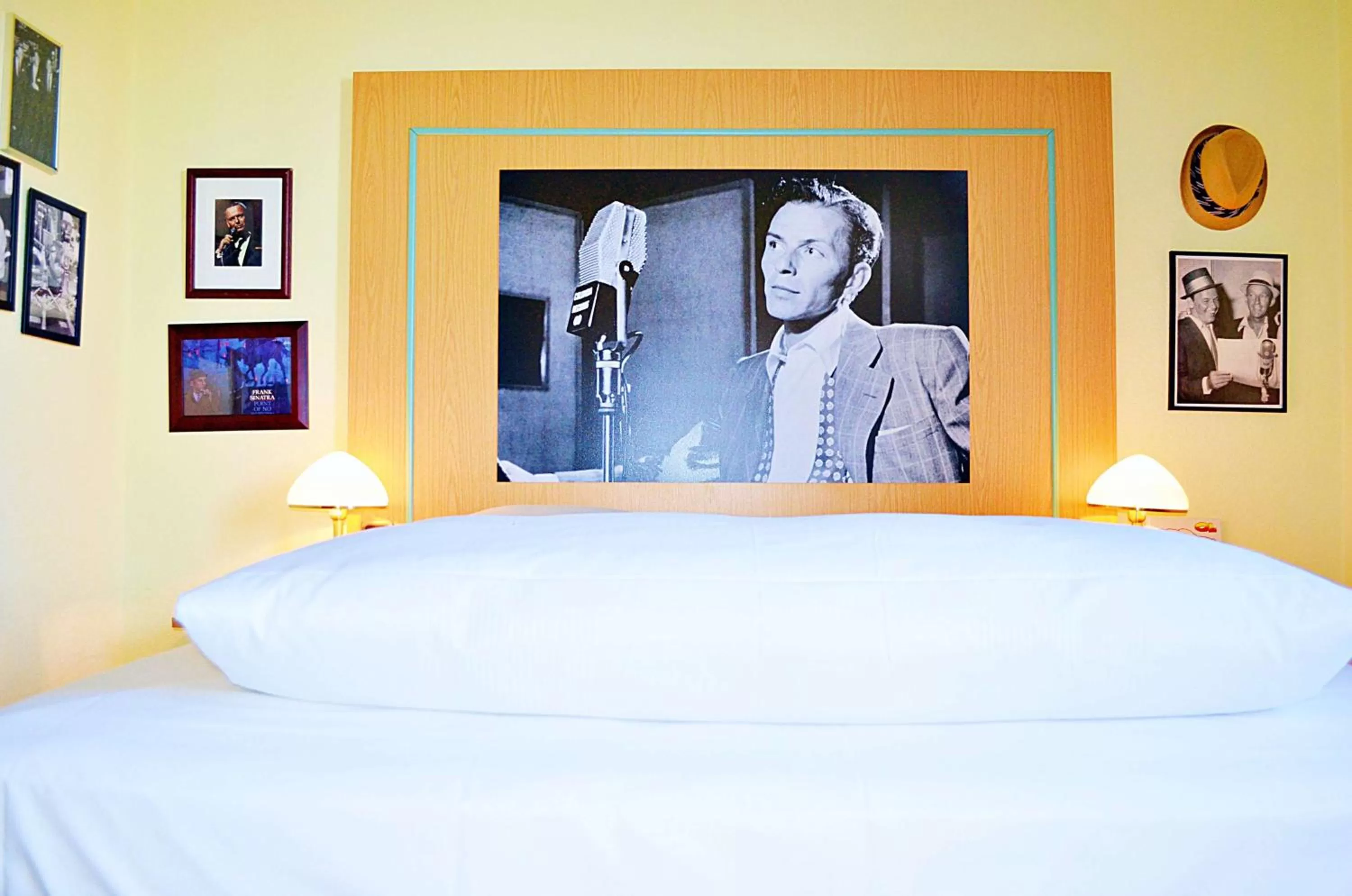 Bedroom, Bed in Retro - Art - Hotel Lünen