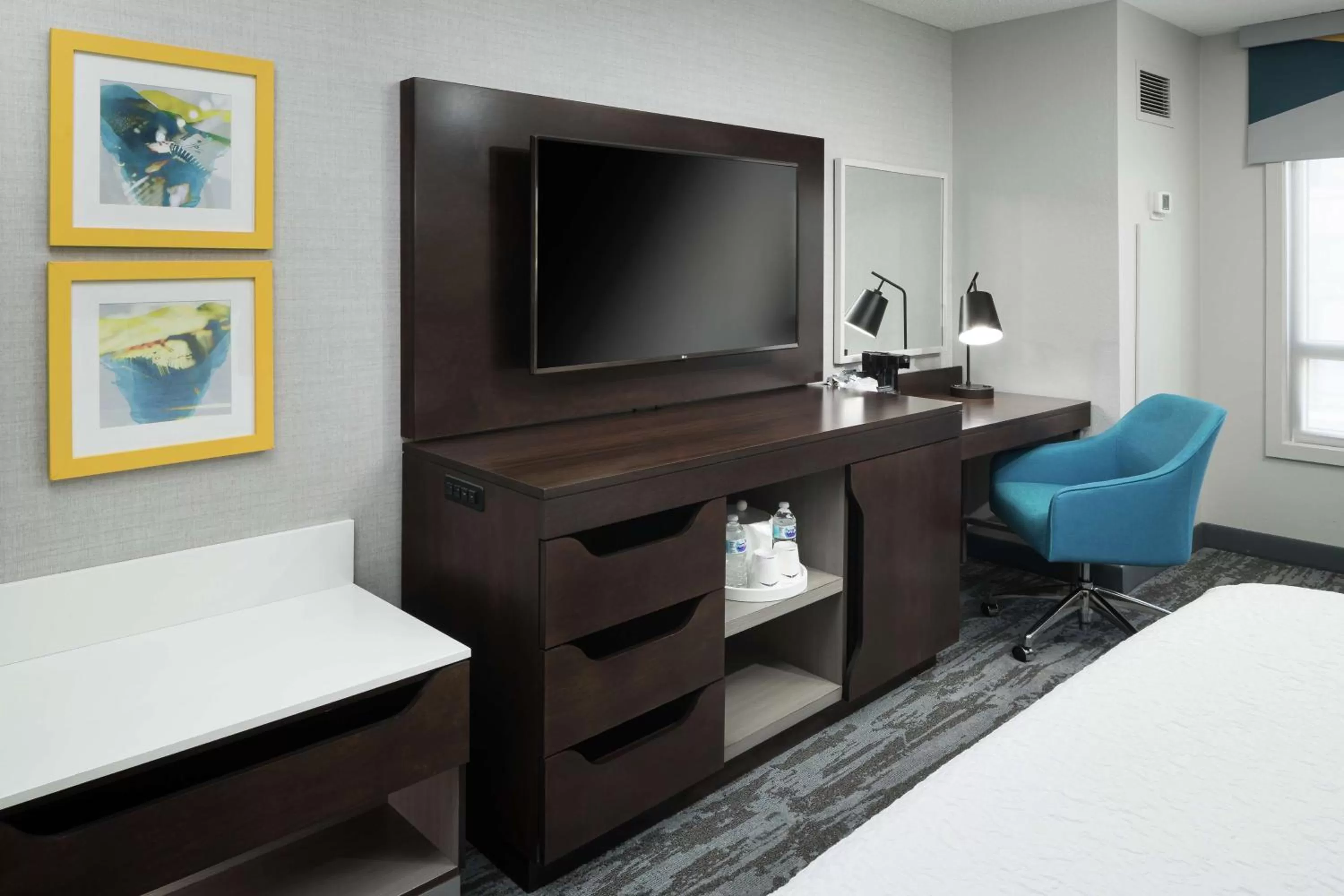 Bedroom, Bed in Hampton Inn & Suites Memphis-Beale Street