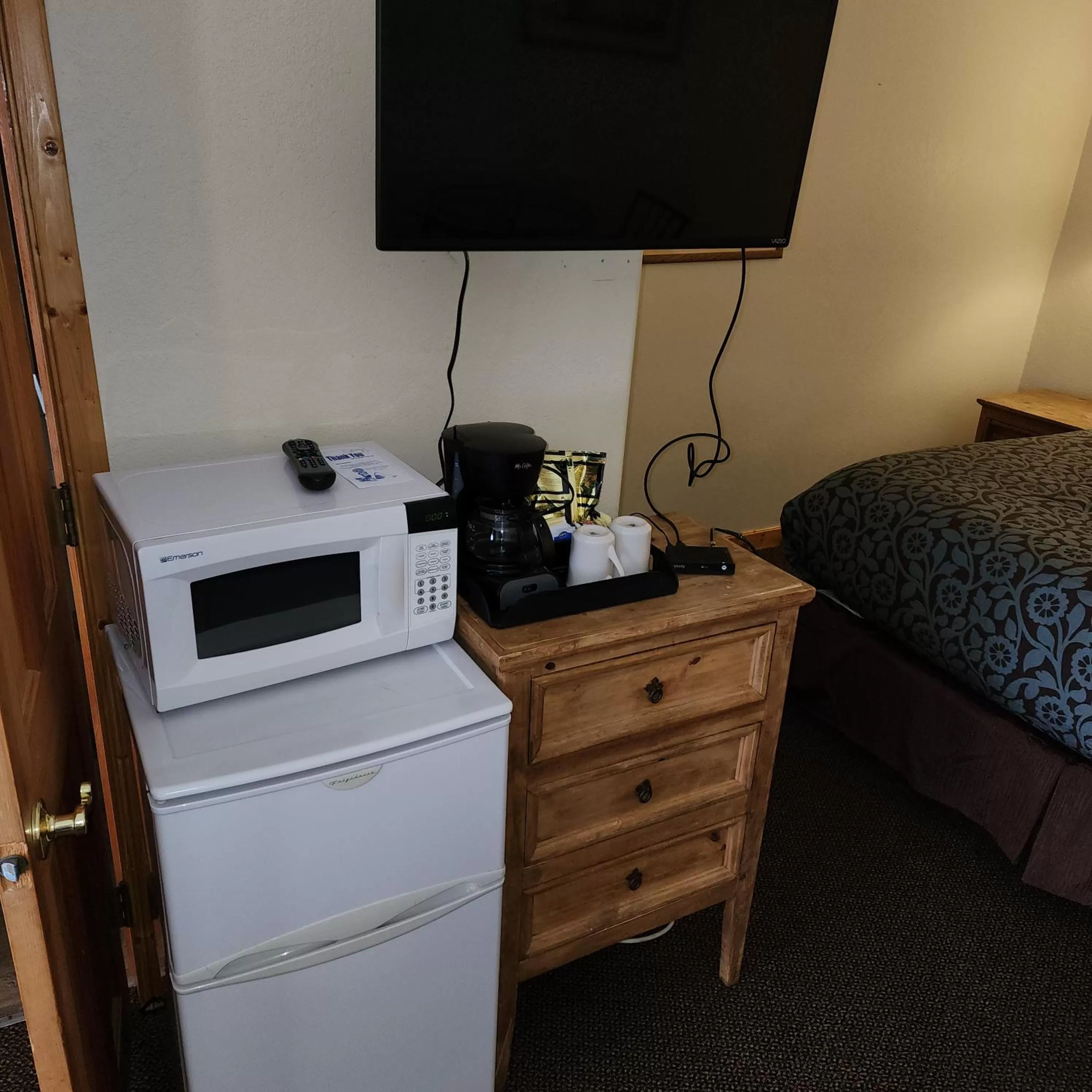Bedroom, Bed in Canyon Motel near Rocky Mountain National Park
