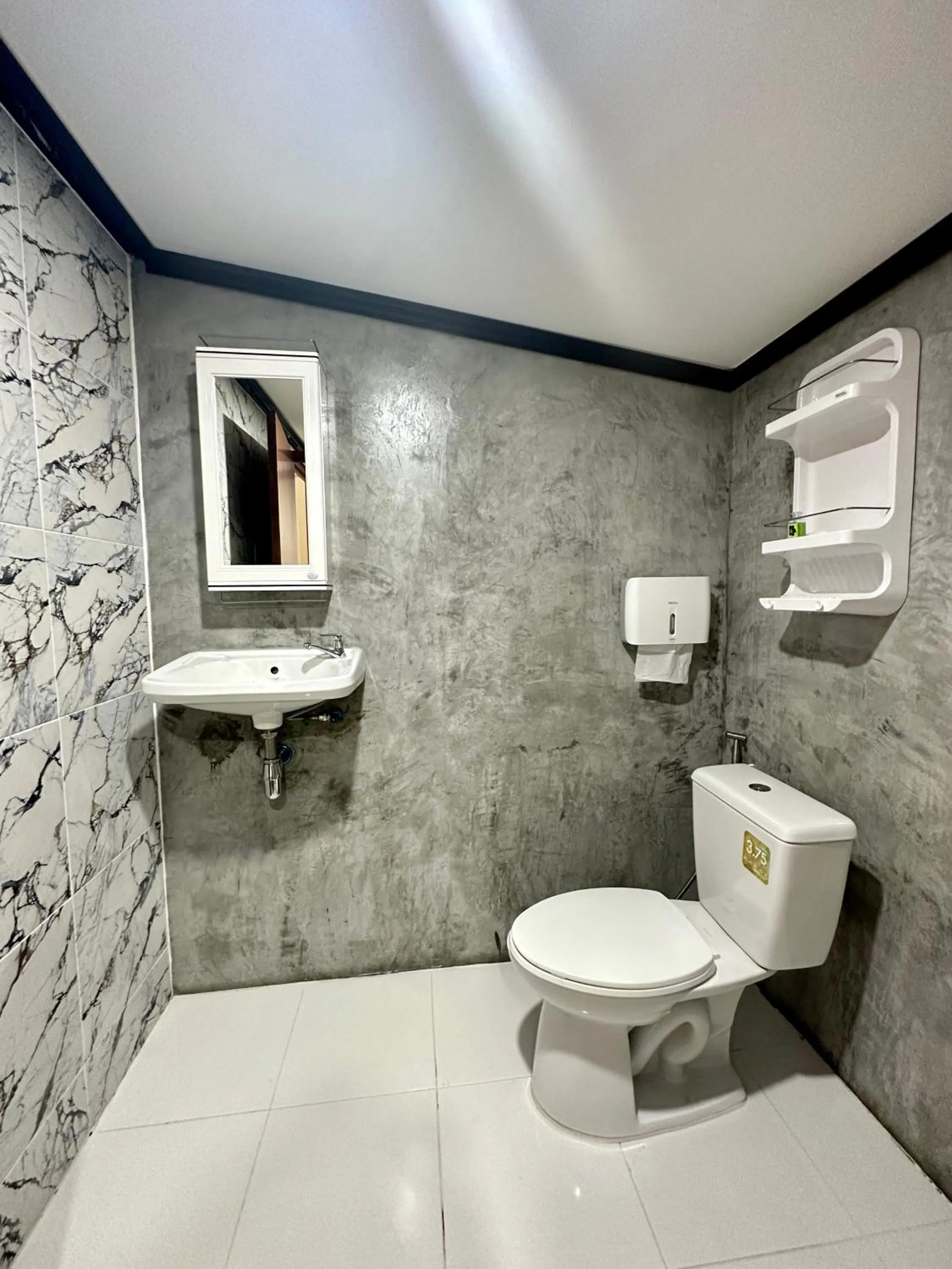 Toilet in Lanta L.D. Beach Bungalow