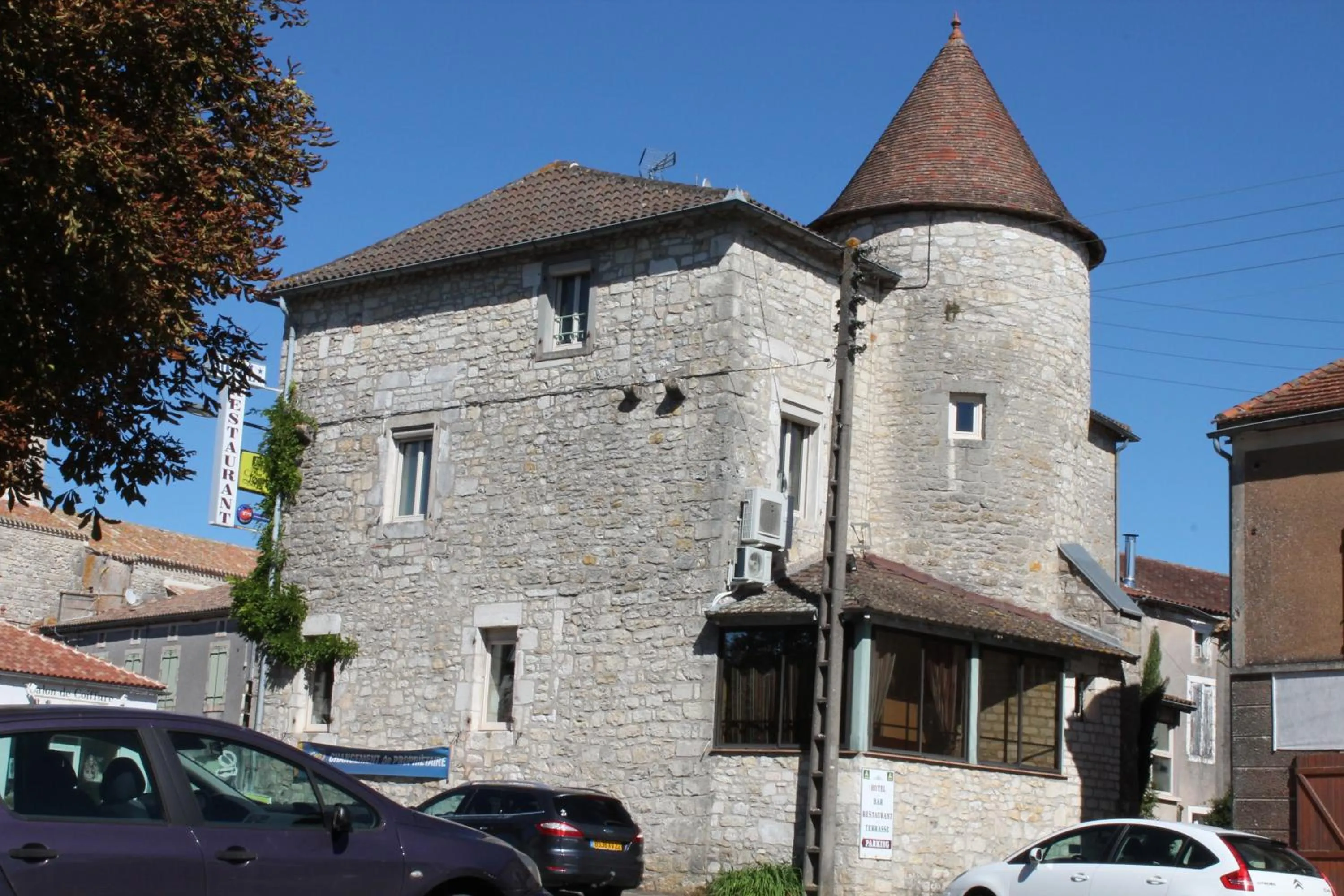 Logis Hotels- Auberge de la Tour - Hôtel et restaurant