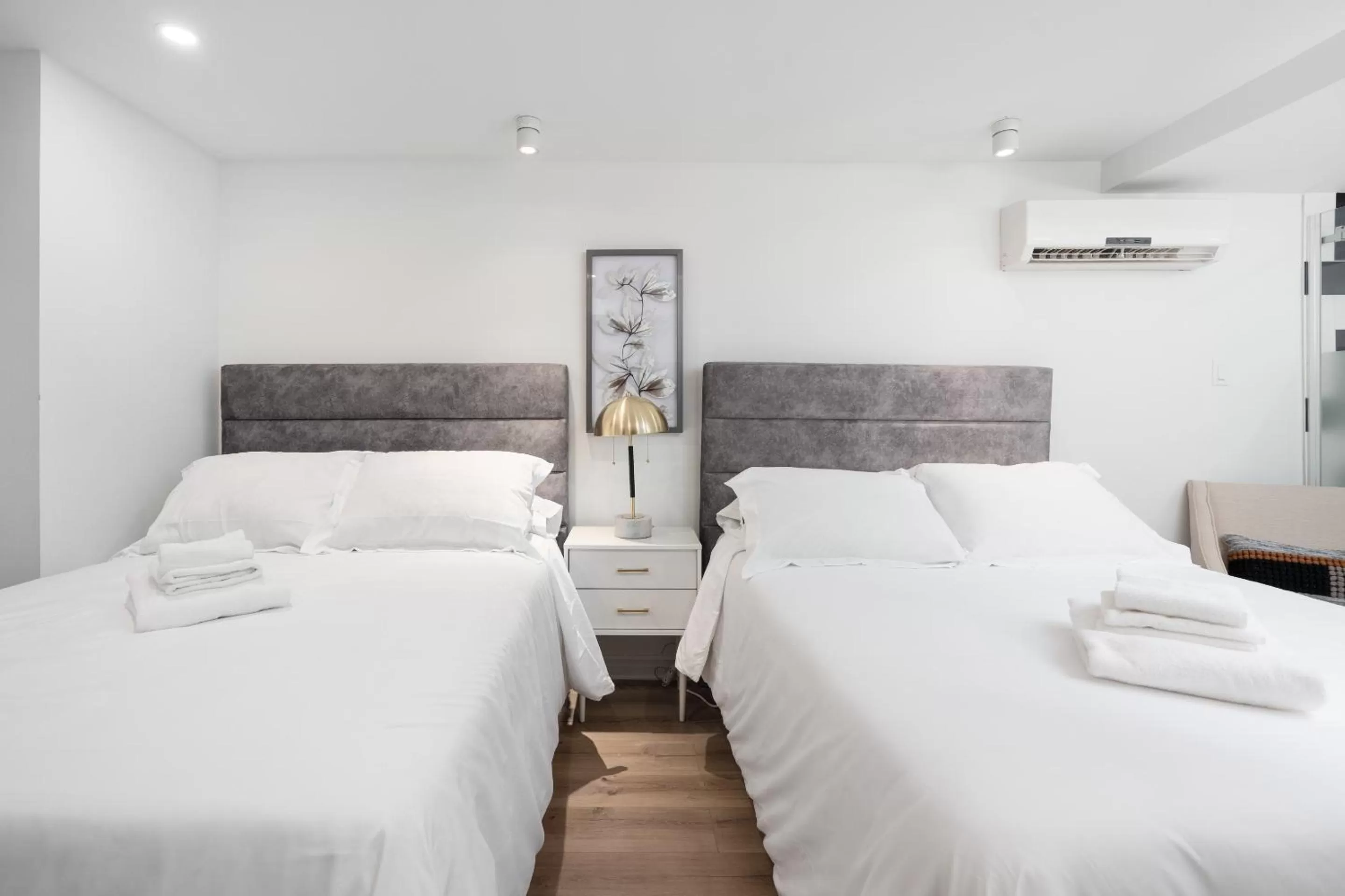 Bed in Le Penfield Par Nomade MTL