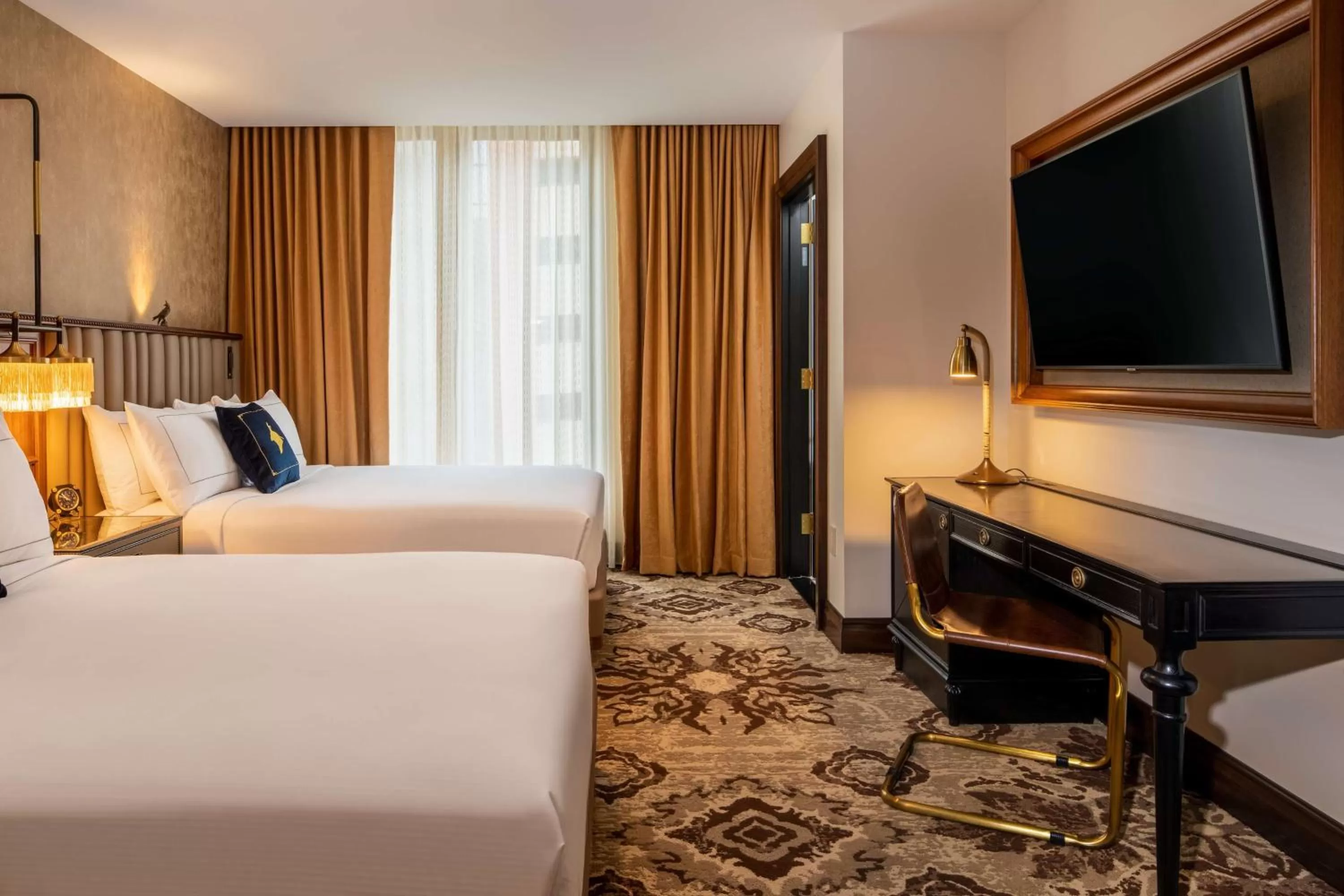 Bedroom, Bed in The Peregrine Omaha Downtown Curio Collection By Hilton