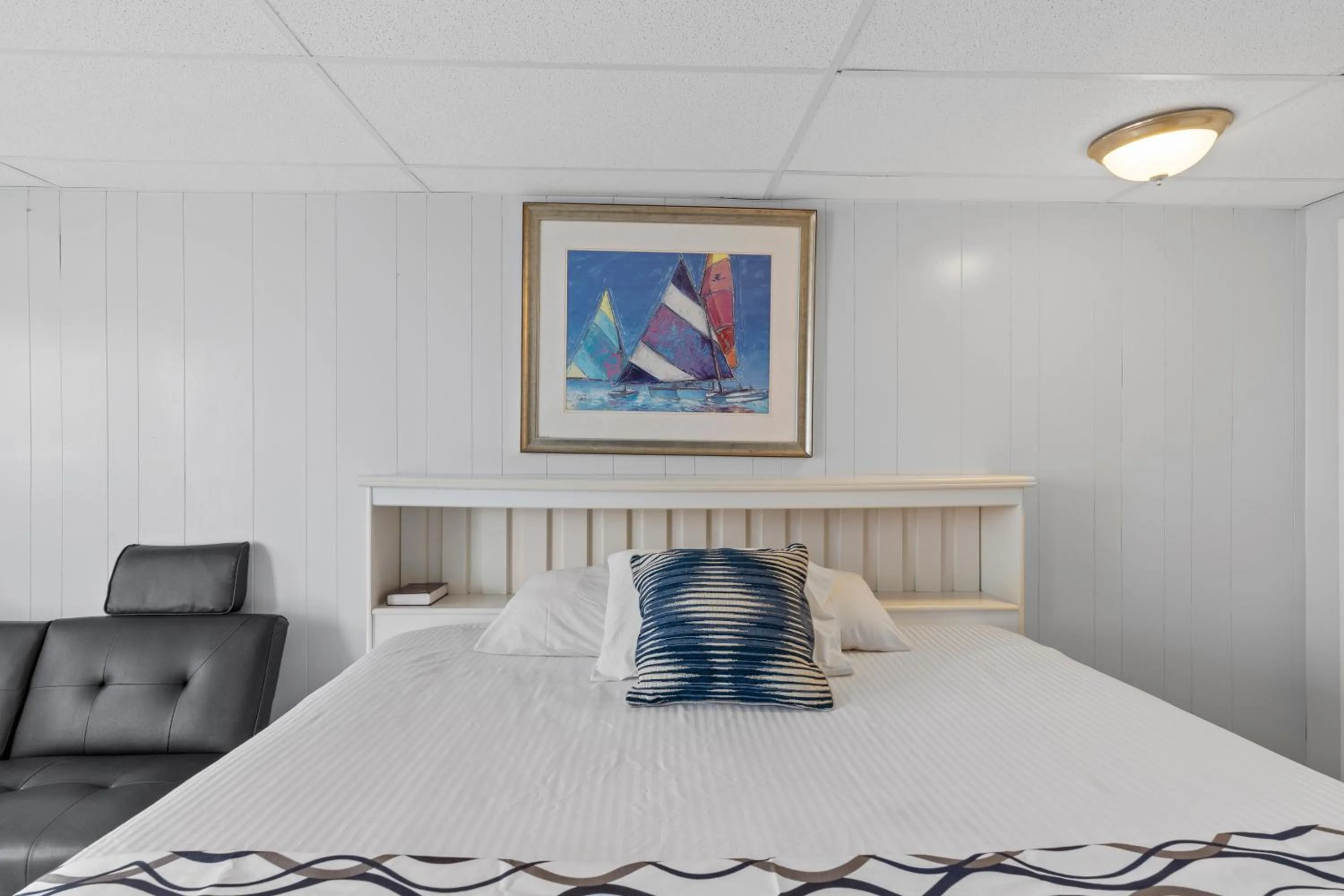 Bed in Mt Royal Motel