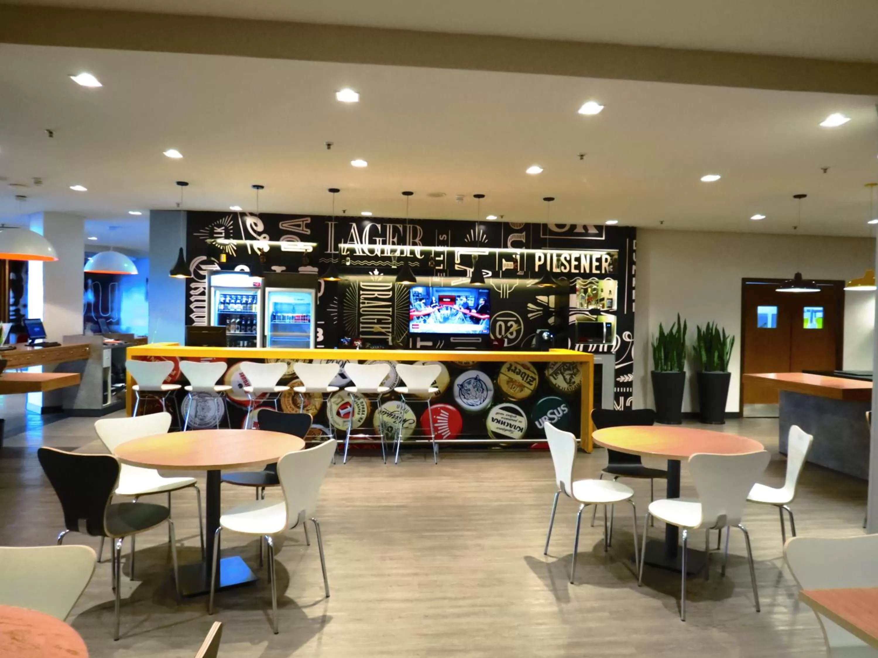 Restaurant/places to eat in ibis Joinville