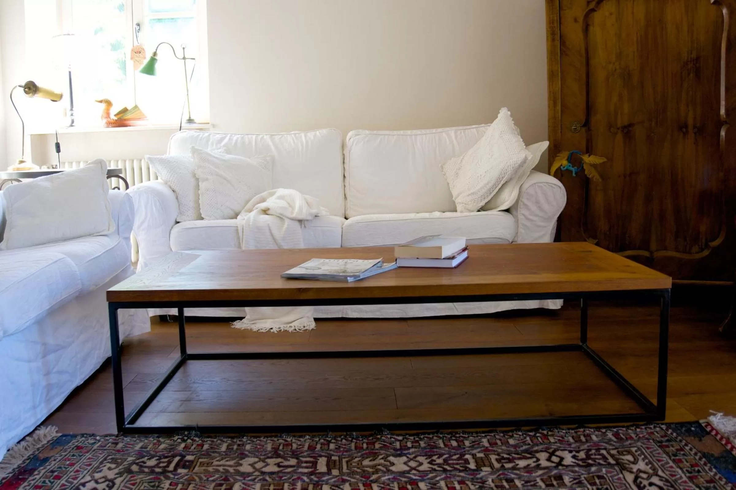 Communal lounge/ TV room in Embassy Row BnB