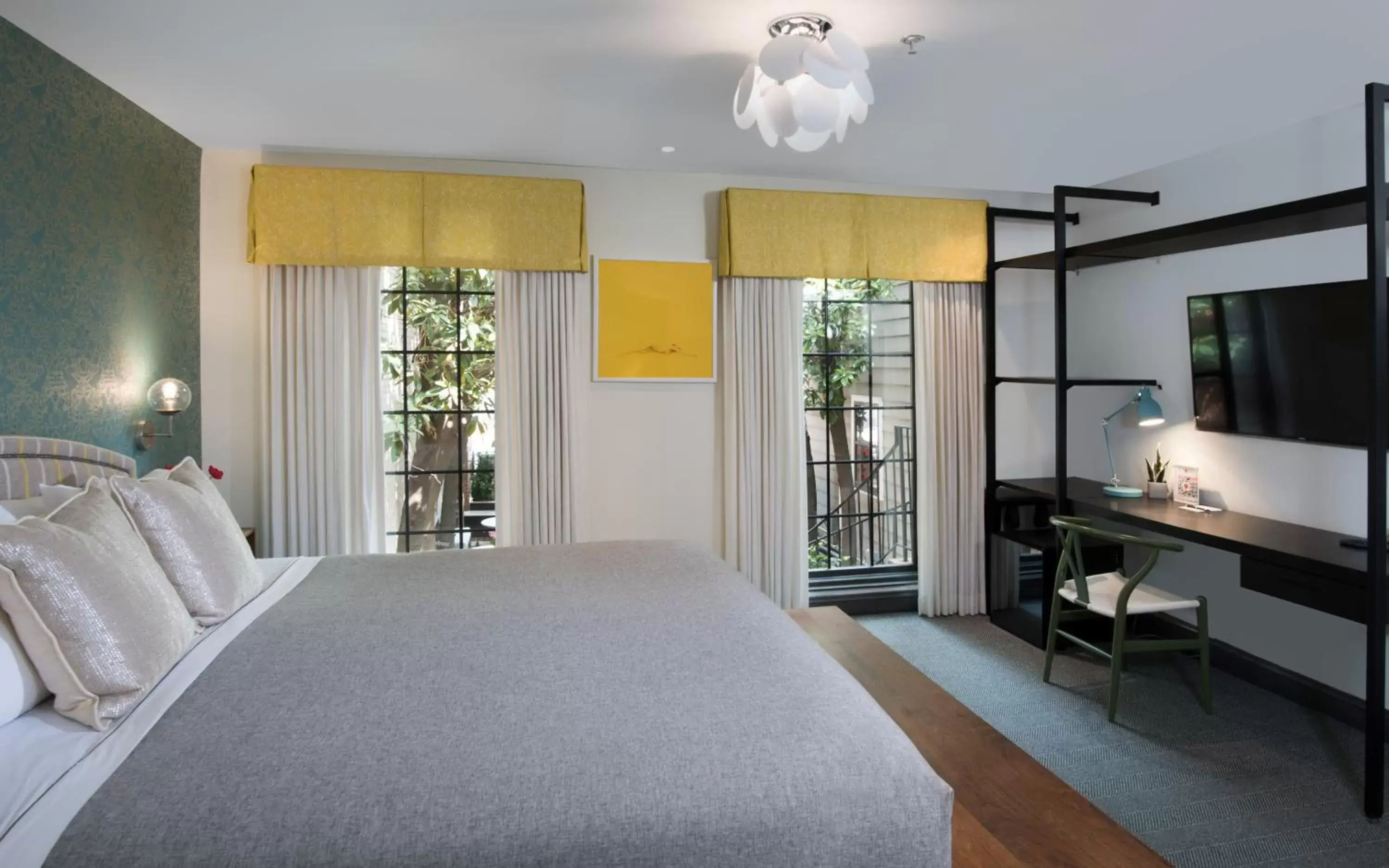 Deluxe King Room in The Poppy Georgetown Guesthouse and Gardens Deluxe King Room in The Poppy Georgetown Guesthouse and Gardens