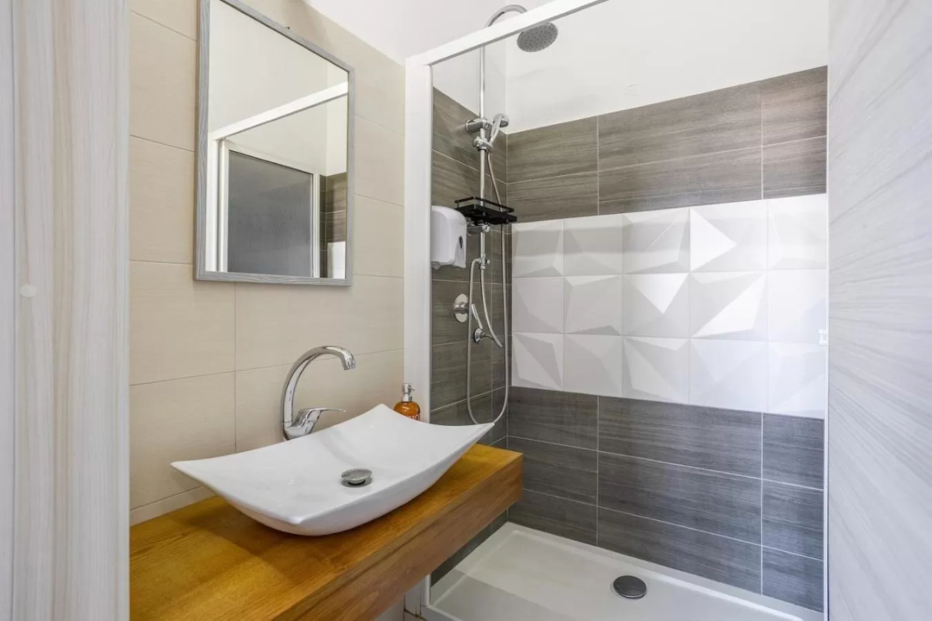 Toilet, Bathroom in Calypso Il Binario Elegance