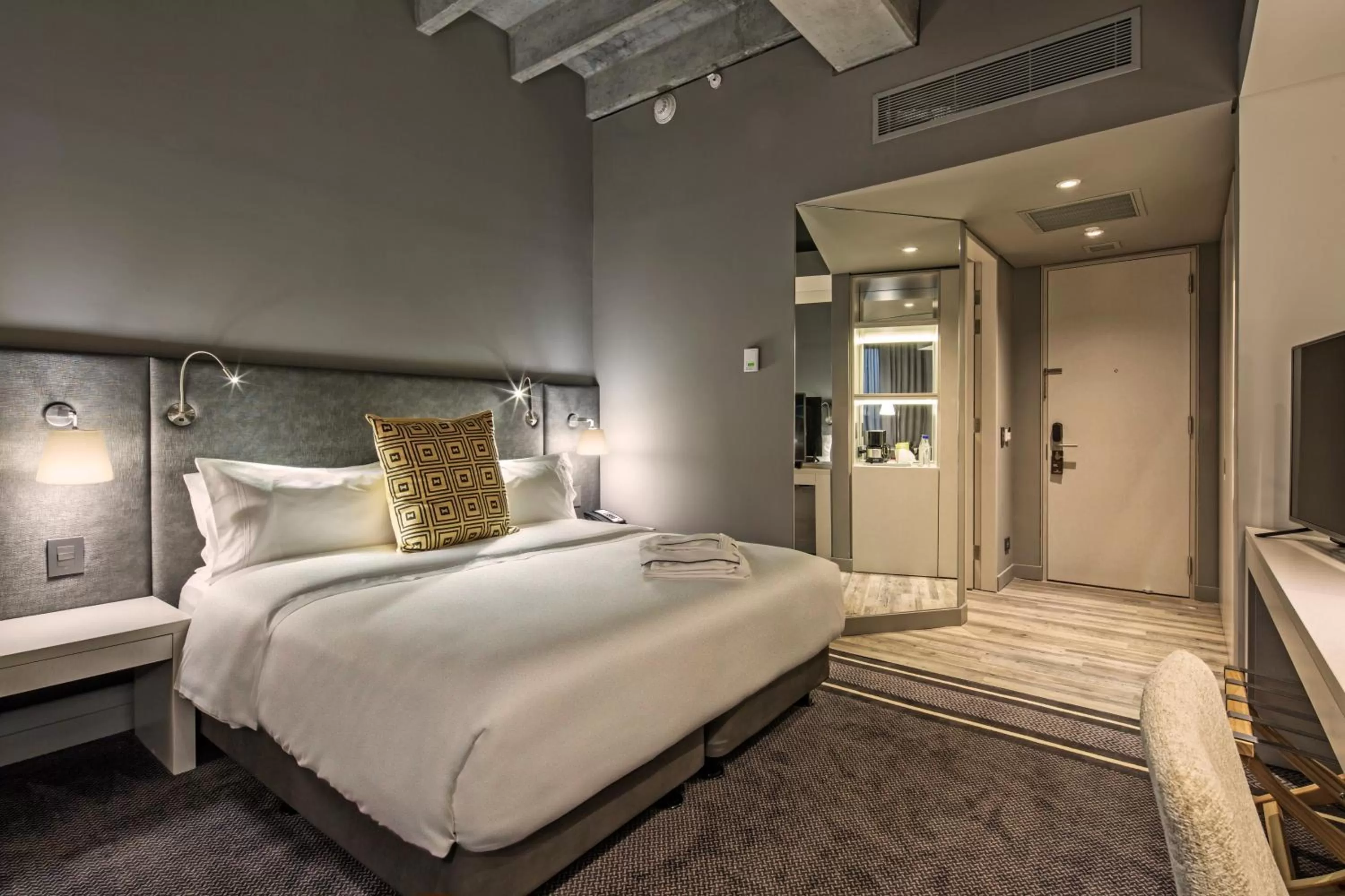 Photo of the whole room, Bed in Movich Buró 51