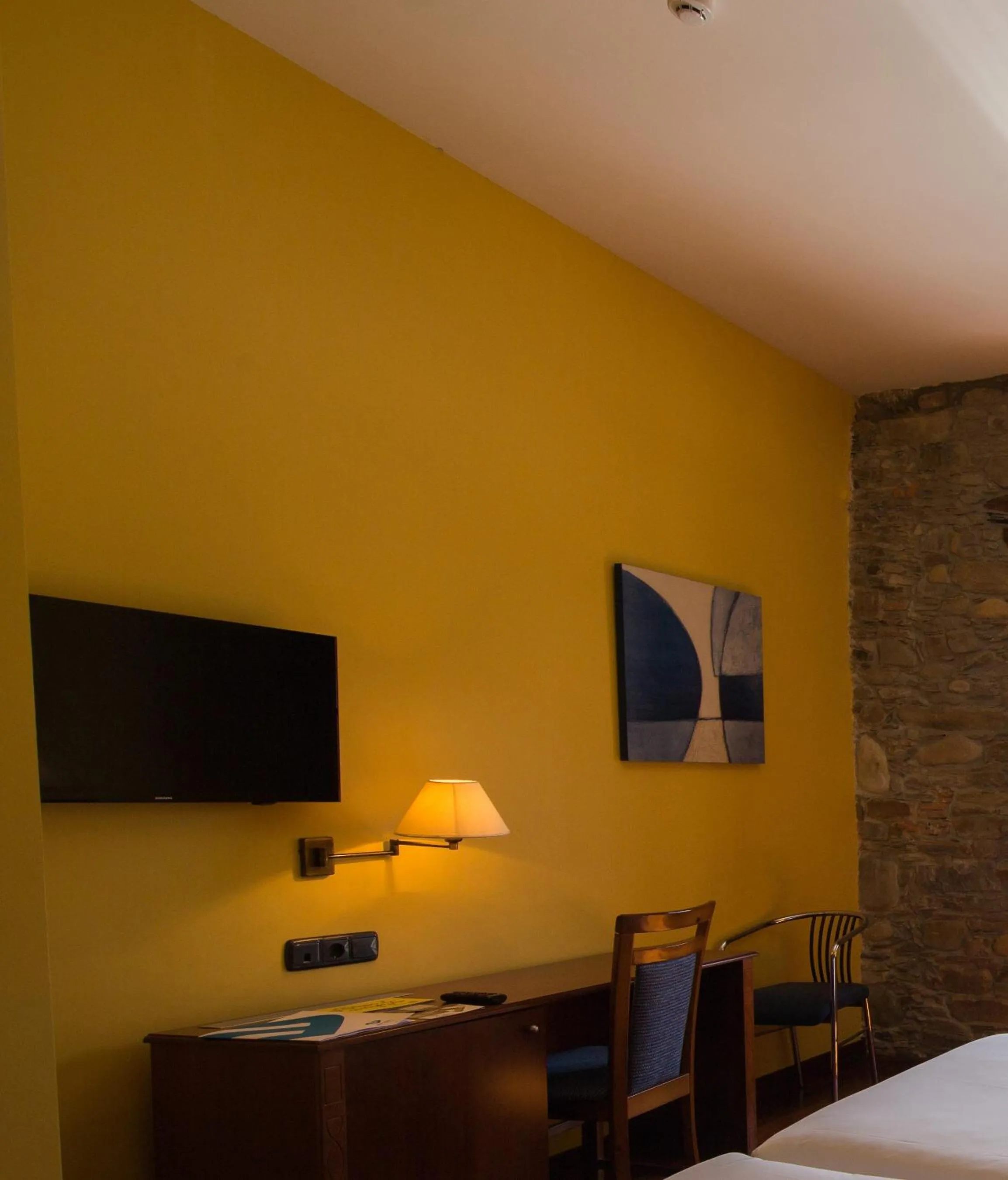 TV and multimedia, Bed in Hotel Aroi Bierzo Plaza