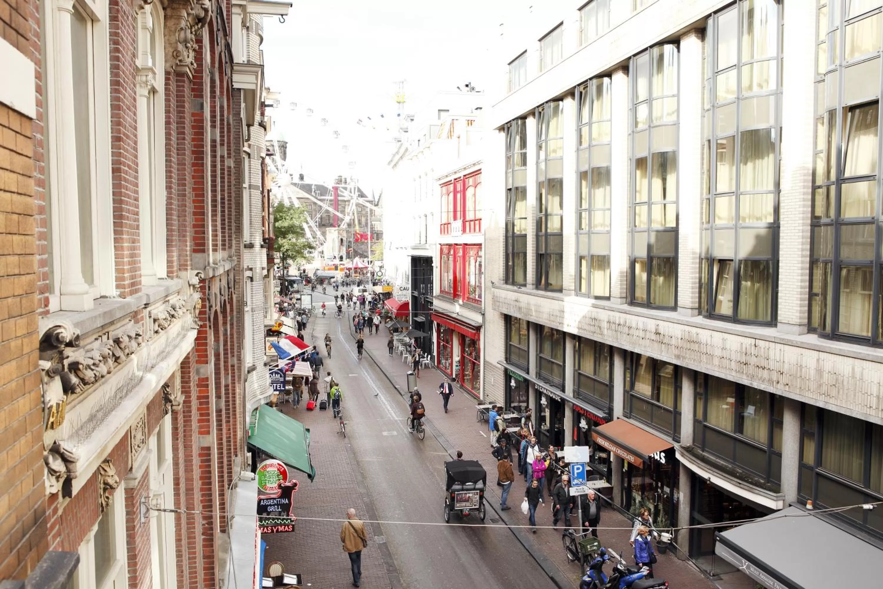 Day in Hotel Damsquare