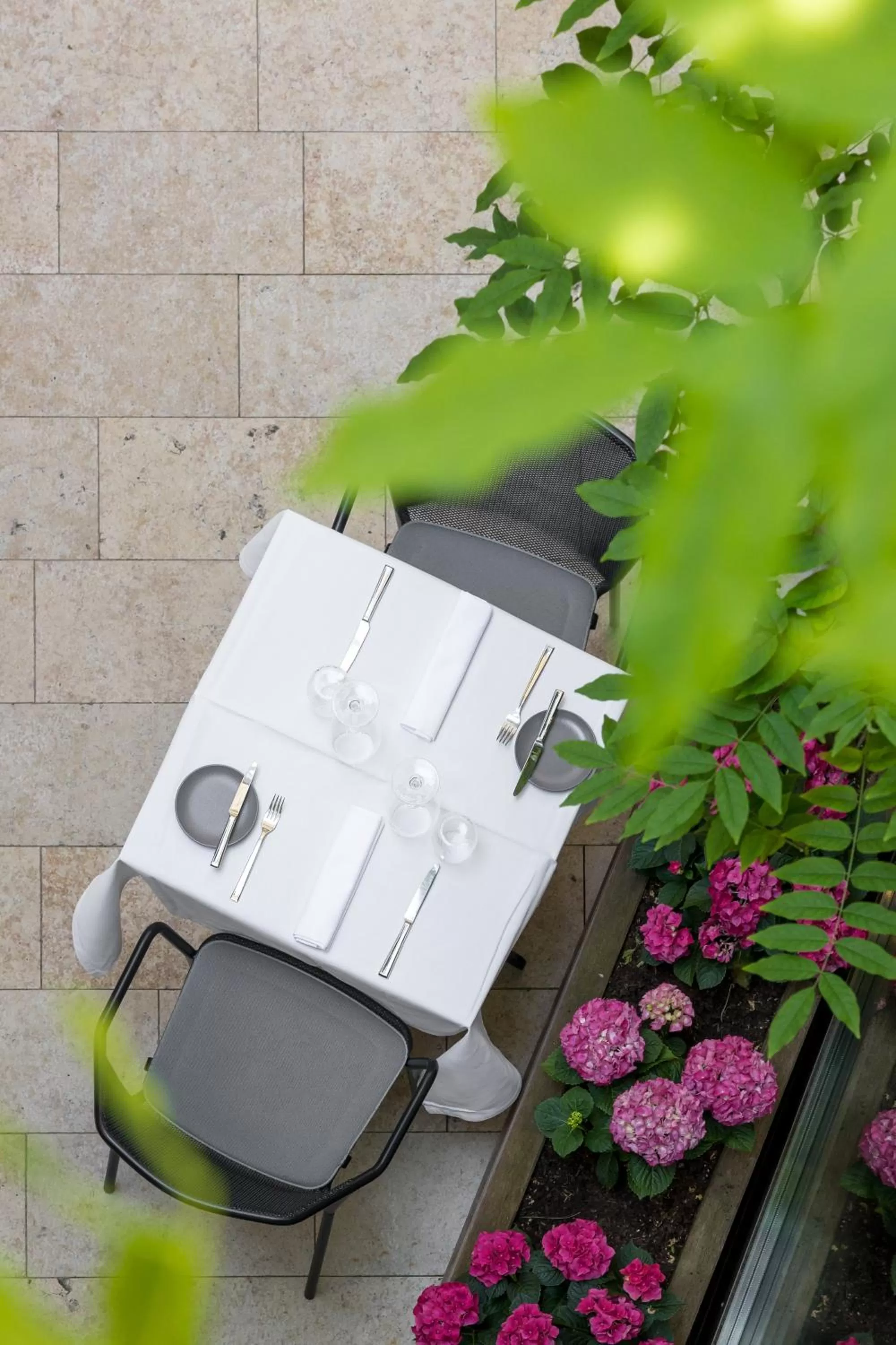 Restaurant/places to eat in Hotel Le Place d'Armes - Relais & Châteaux