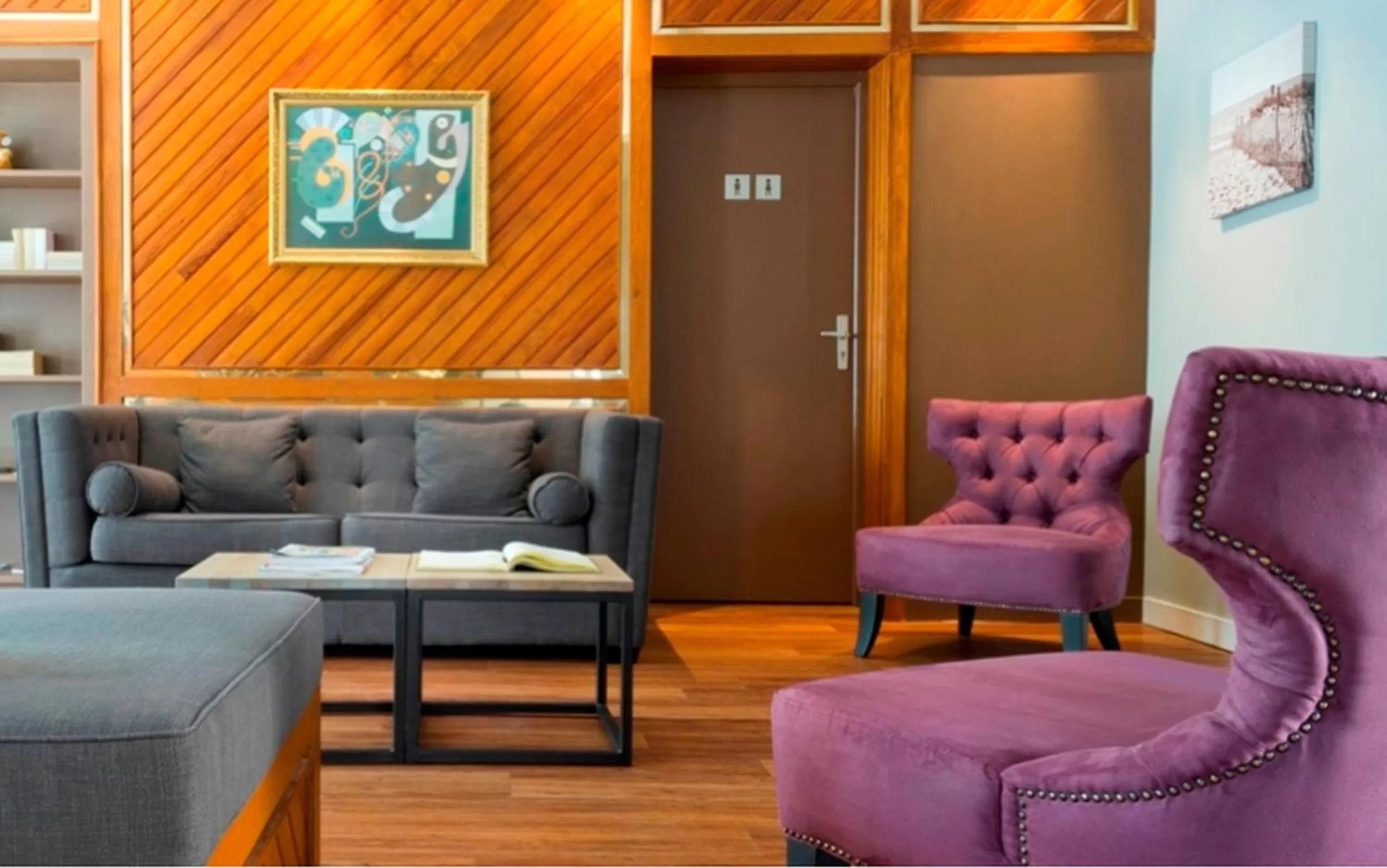 Communal lounge/ TV room in Hotel Des Dunes