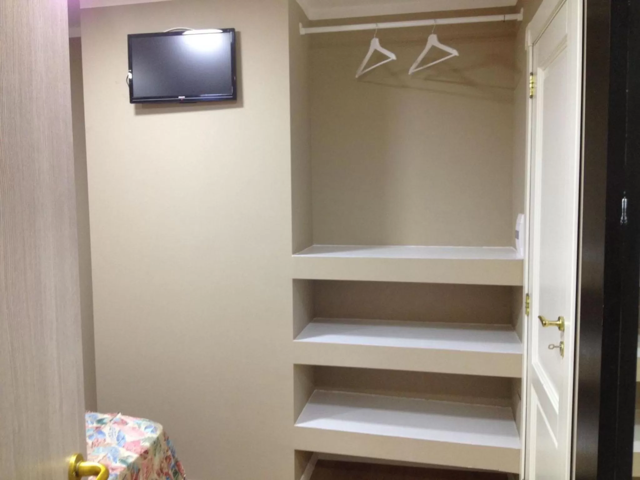 Bedroom, TV/Entertainment Center in B&B Napoli Centro Storico