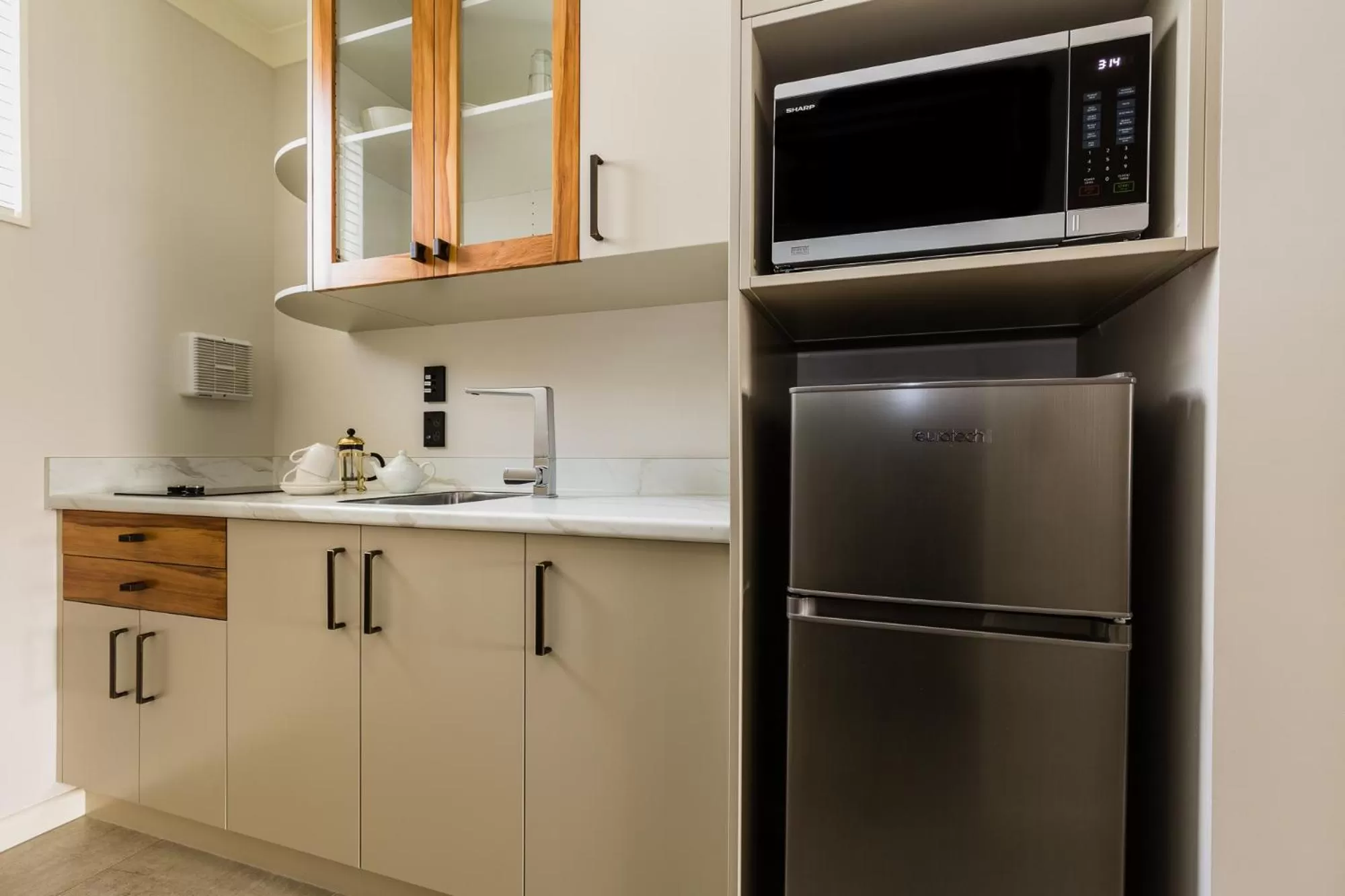 Pebble Beach Motor Inn