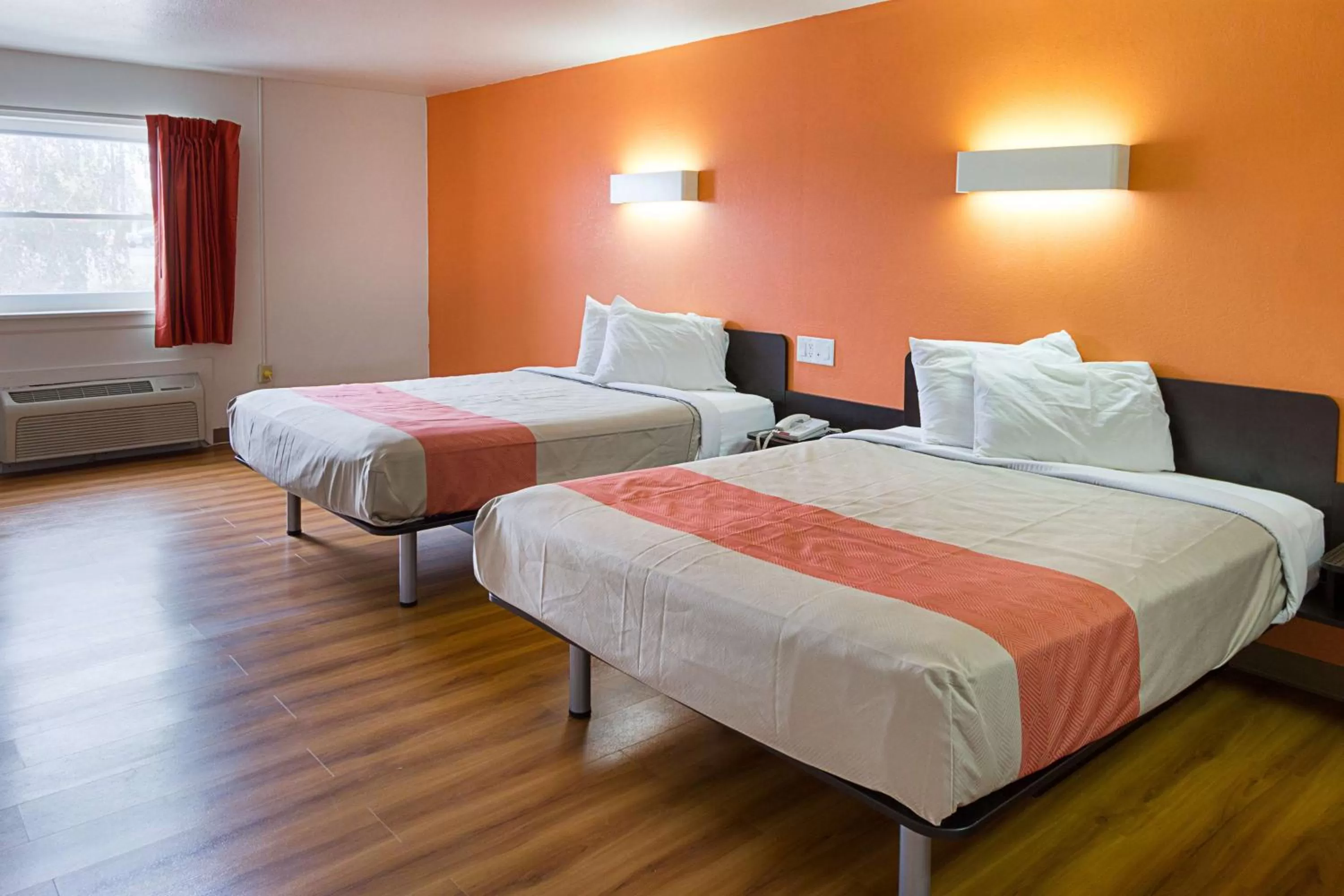 Photo of the whole room, Bed in Motel 6-Sidney, OH