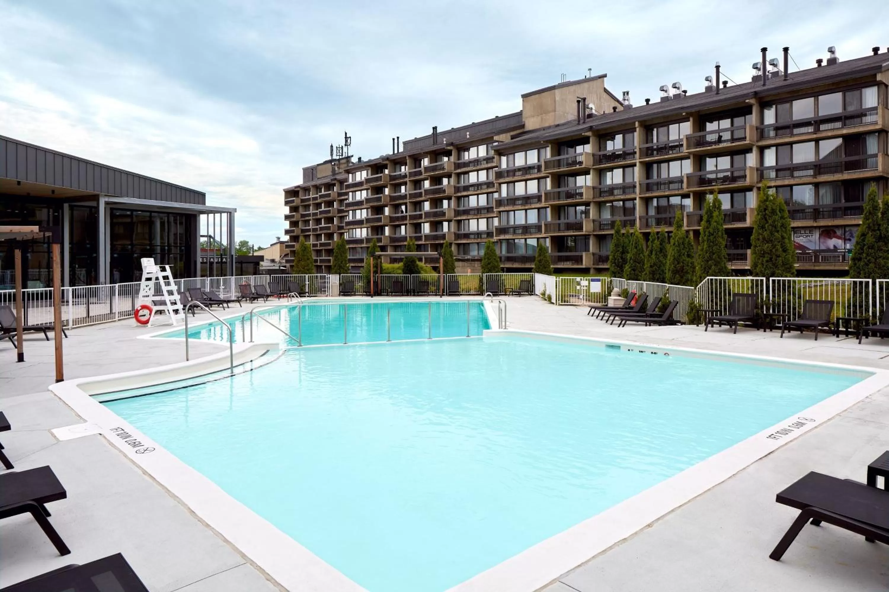 Swimming pool in Delta Hotels by Marriott Mont Sainte-Anne, Resort & Convention Center