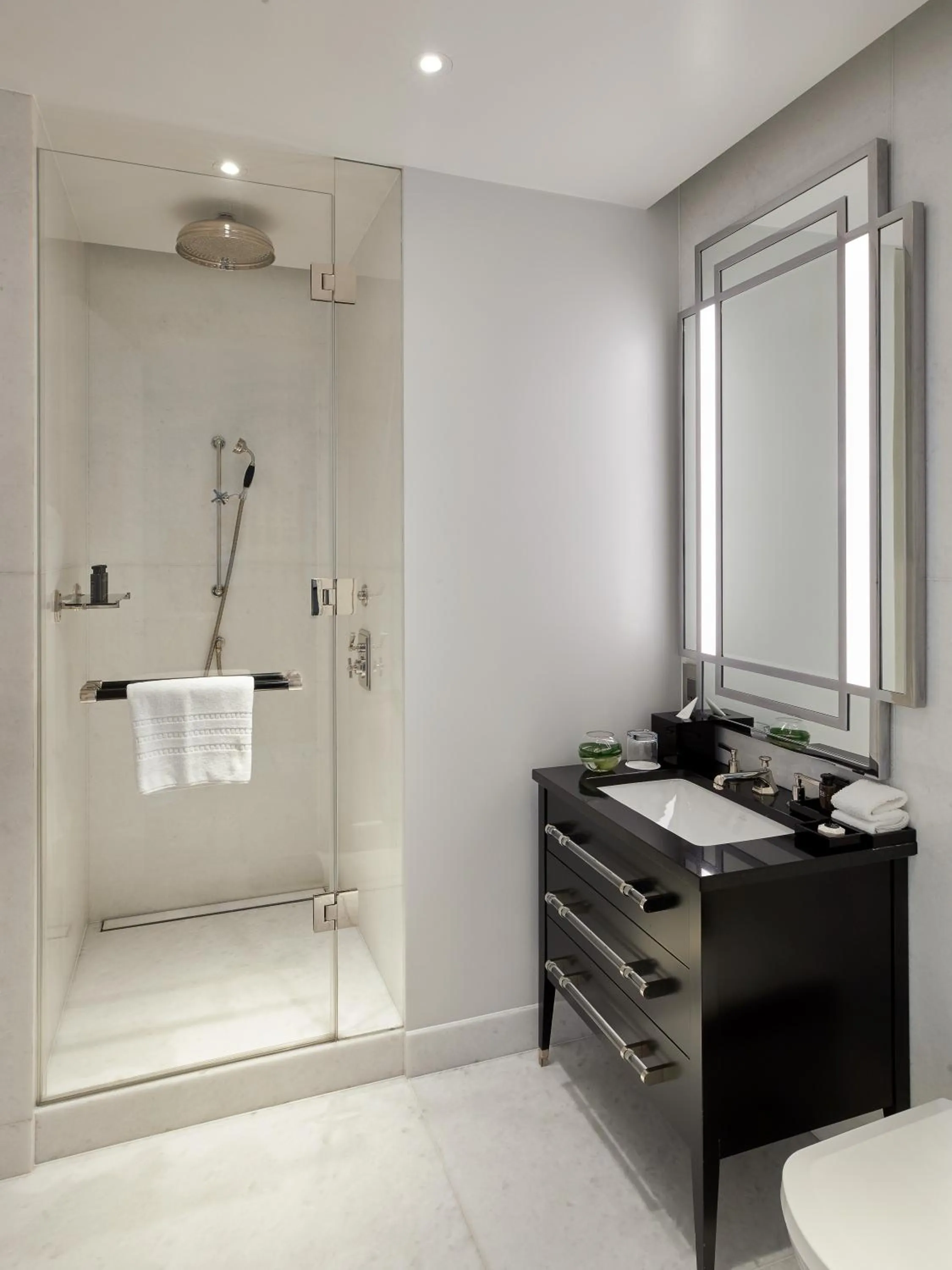 Bathroom in Four Seasons Hotel London at Tower Bridge