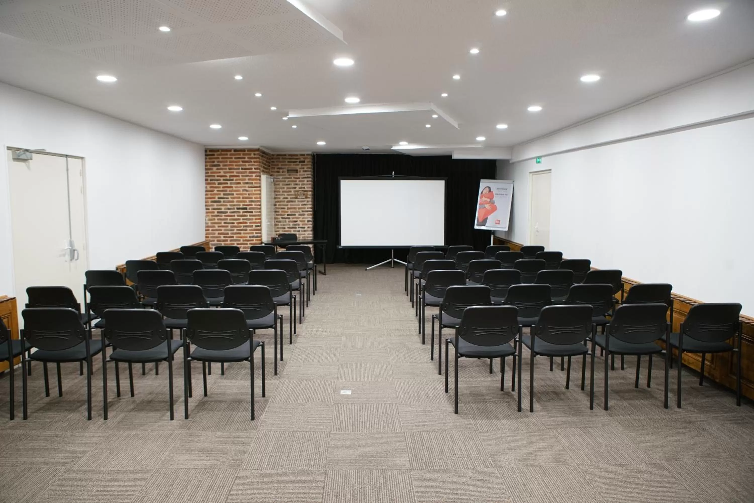 Meeting/conference room in ibis Douai Centre