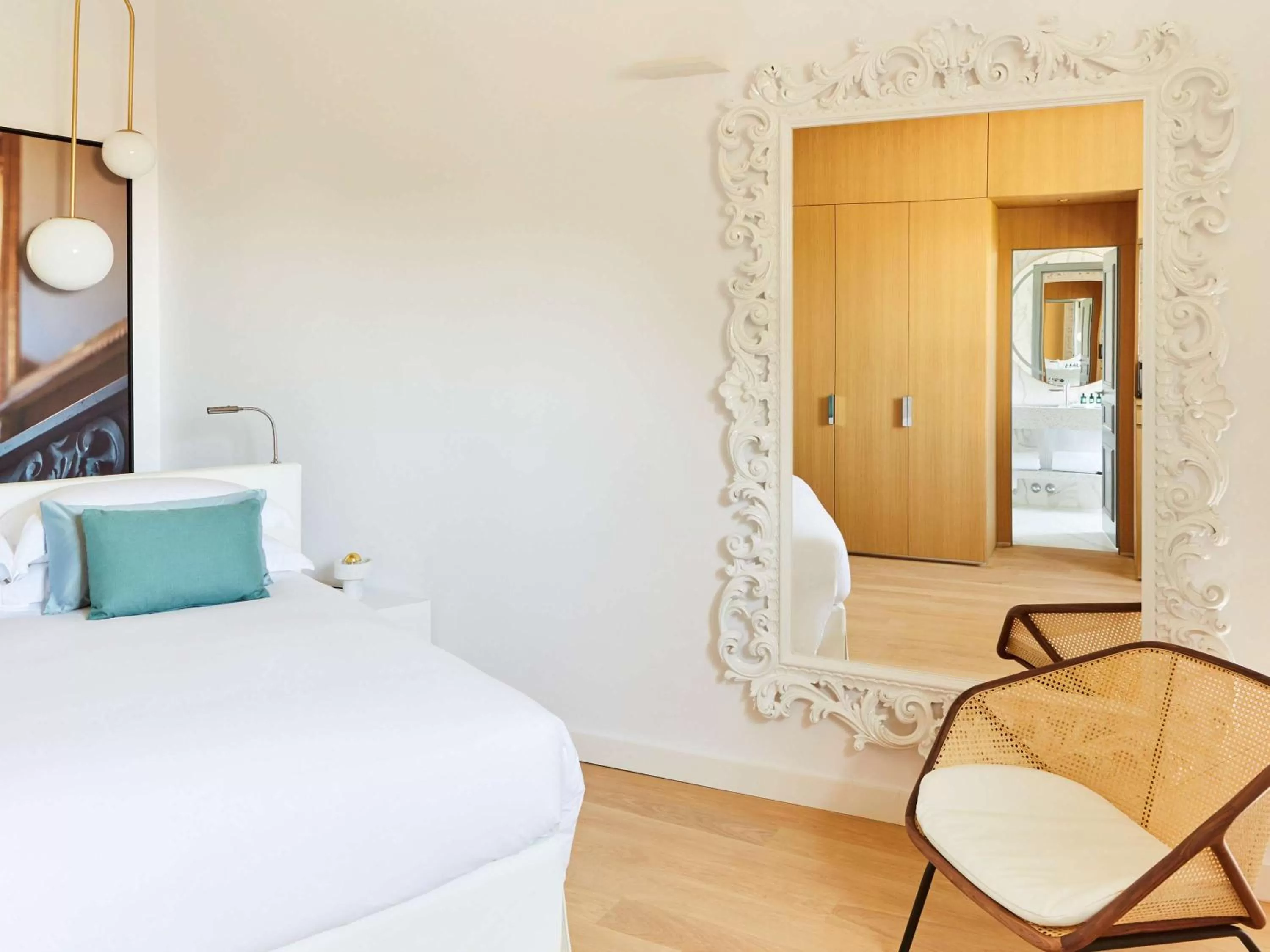 Photo of the whole room, Bed in Sofitel Roma Villa Borghese