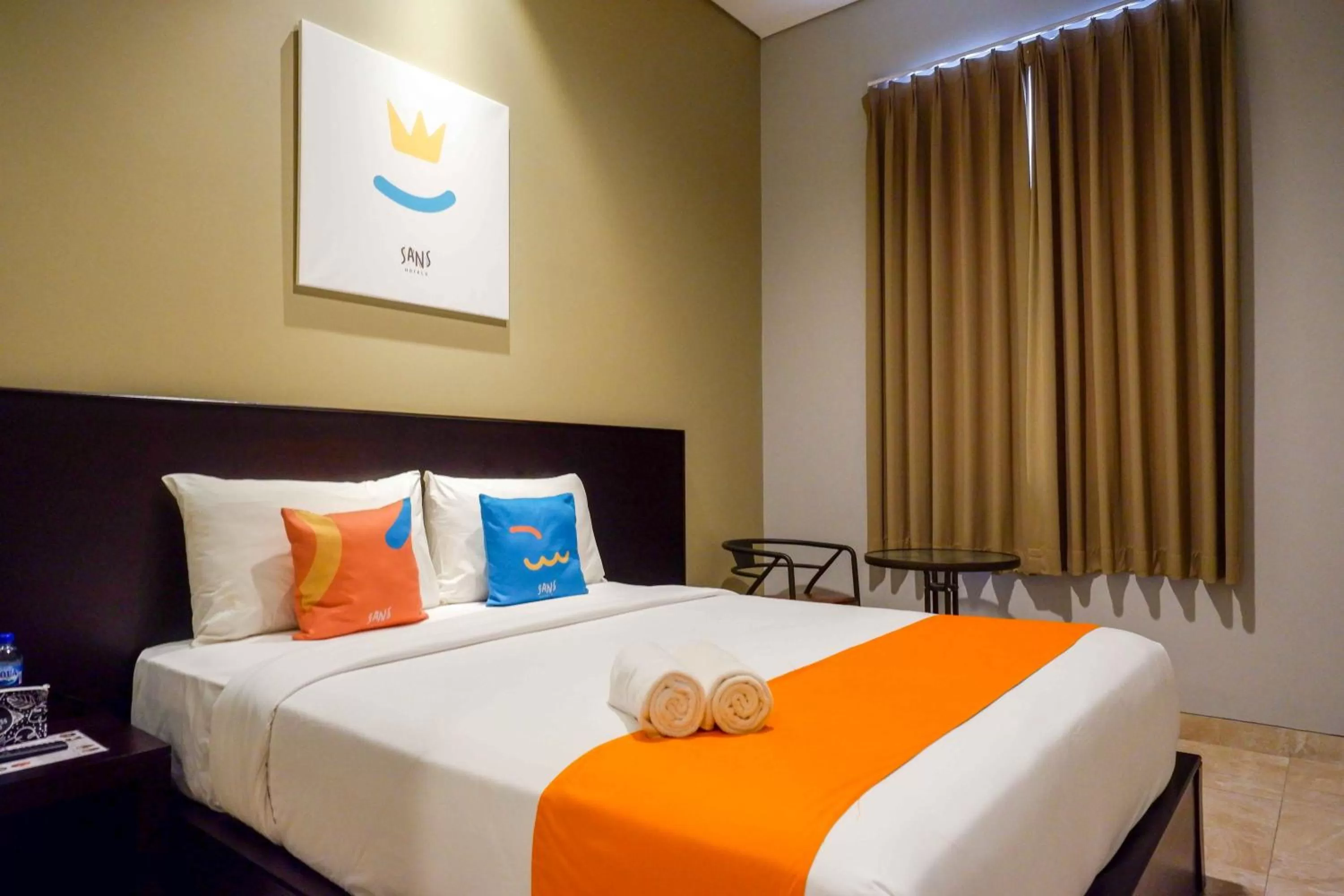 Bedroom, Bed in Sans Hotel Empress Simpang Lima