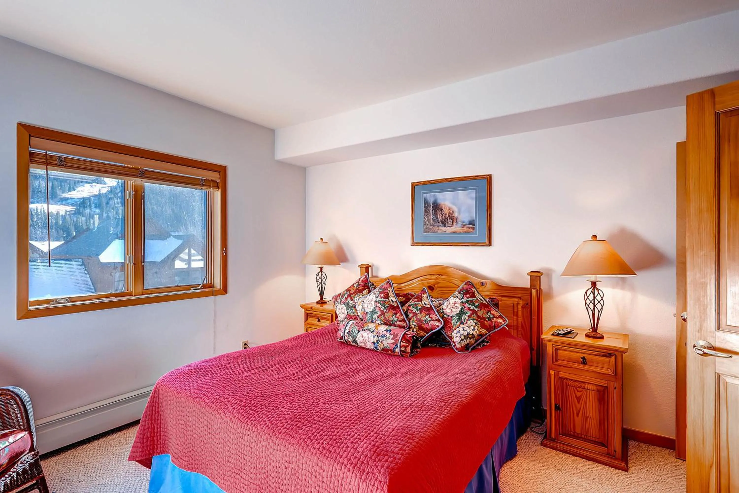 Photo of the whole room, Bed in Gateway Mountain Lodge by Keystone Resort