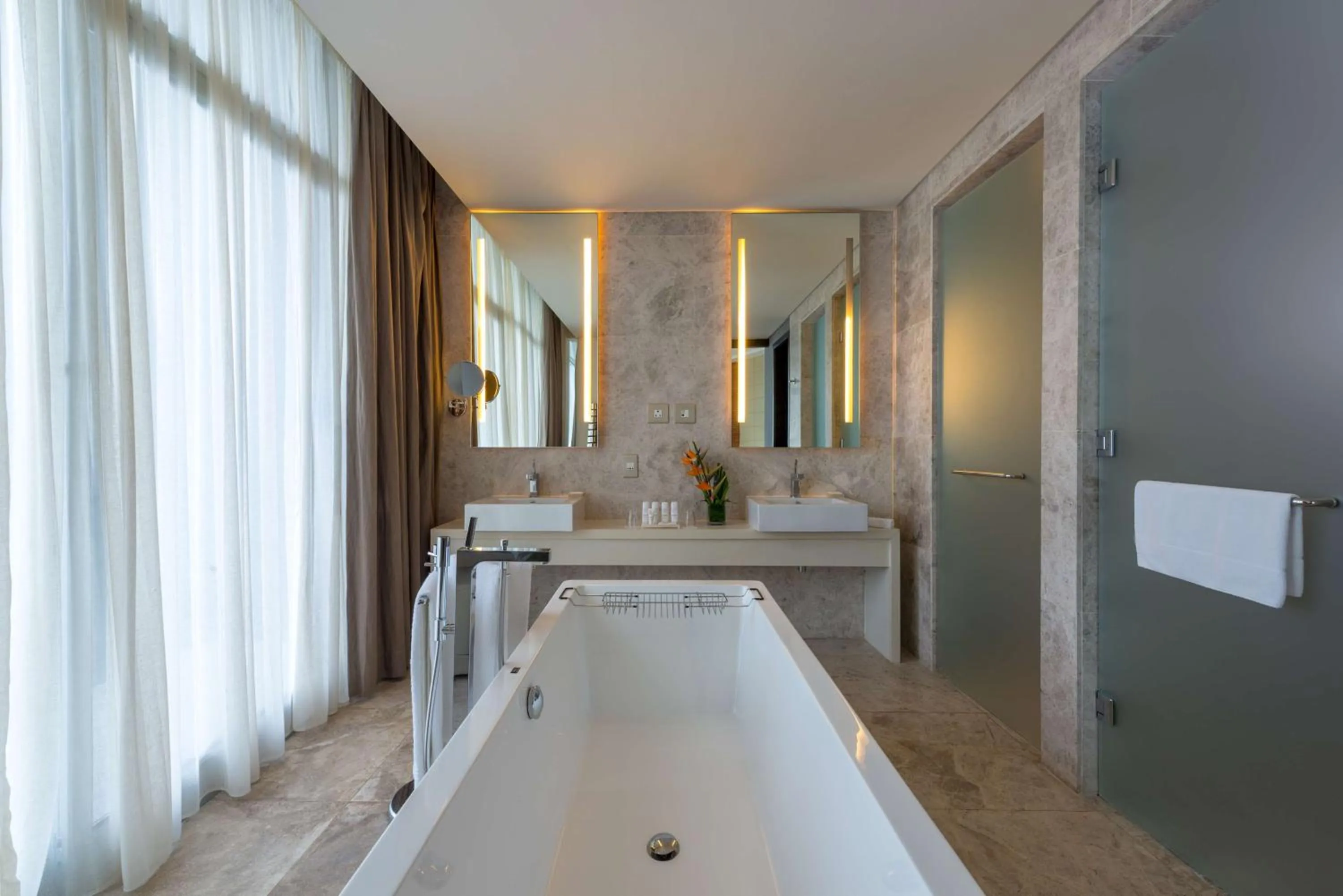 Toilet in Radisson Blu Hotel & Residence Maputo