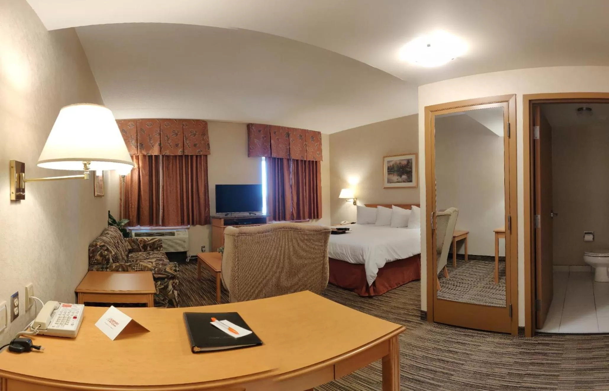 Bed in Humphry Inn and Suites