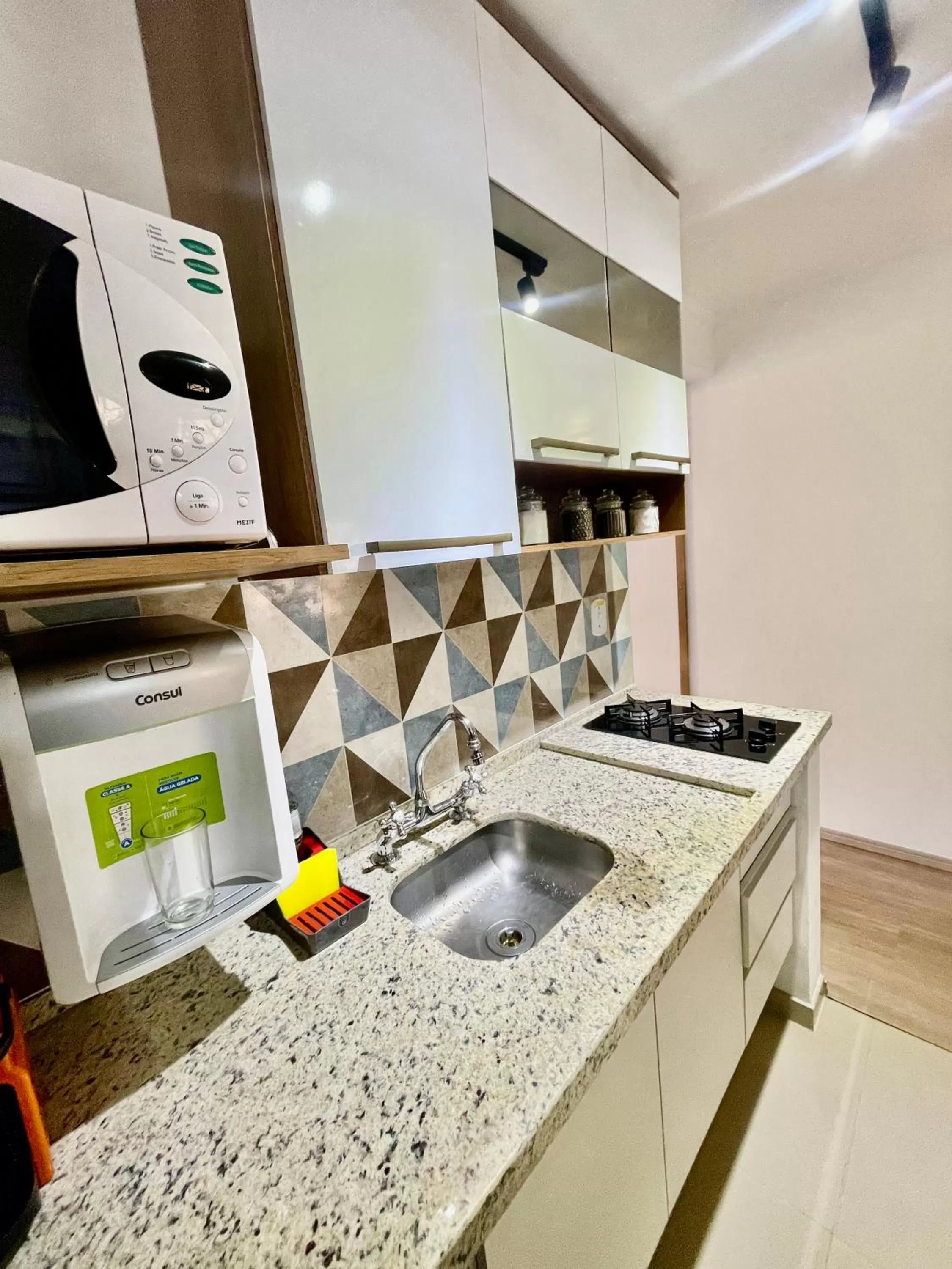 kitchen, Kitchen/Kitchenette in MineirINN l Piscina Aquecida e Hidro na Montanha