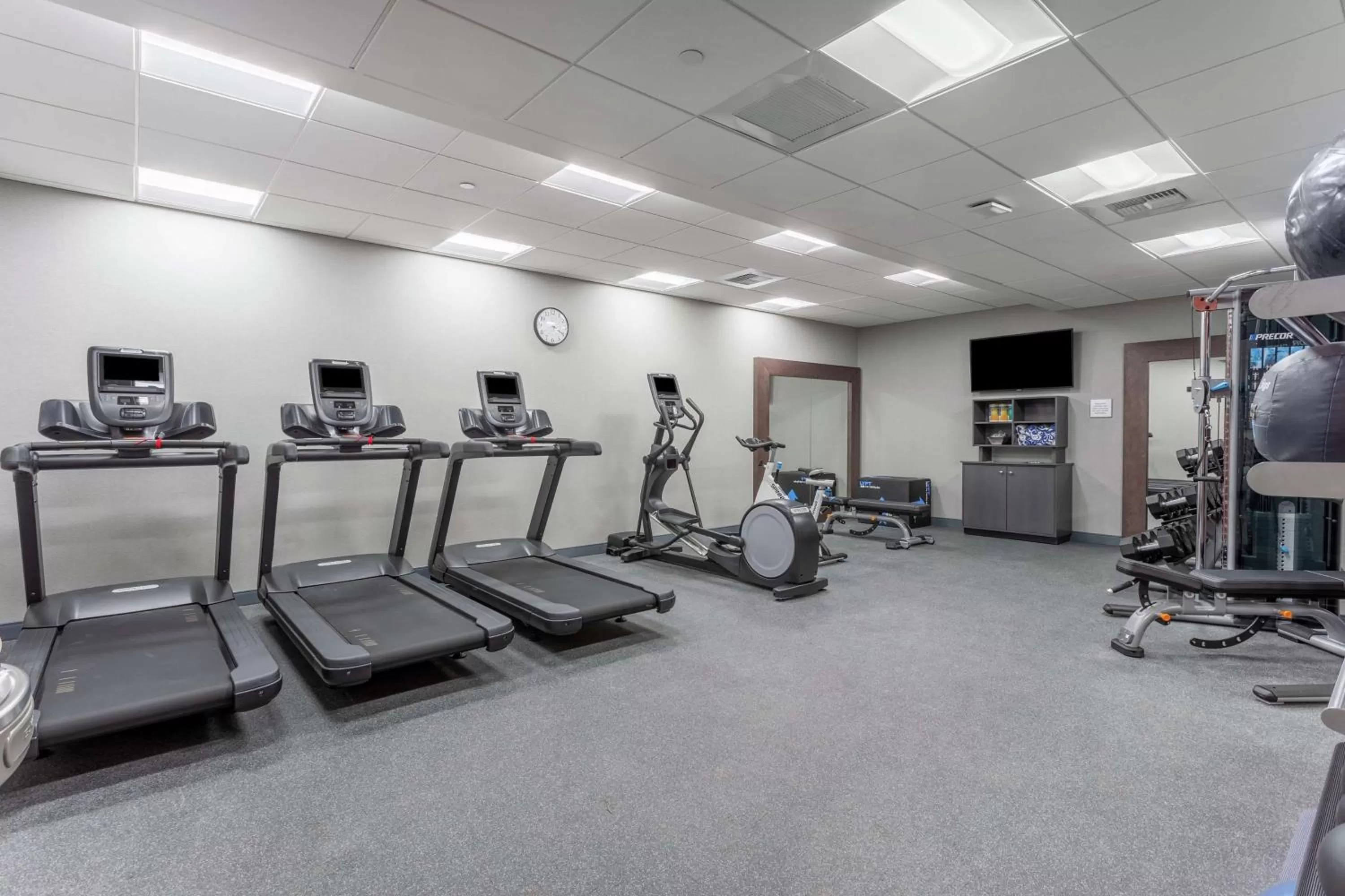 Fitness centre/facilities in Hampton Inn Oakland Downtown-City Center