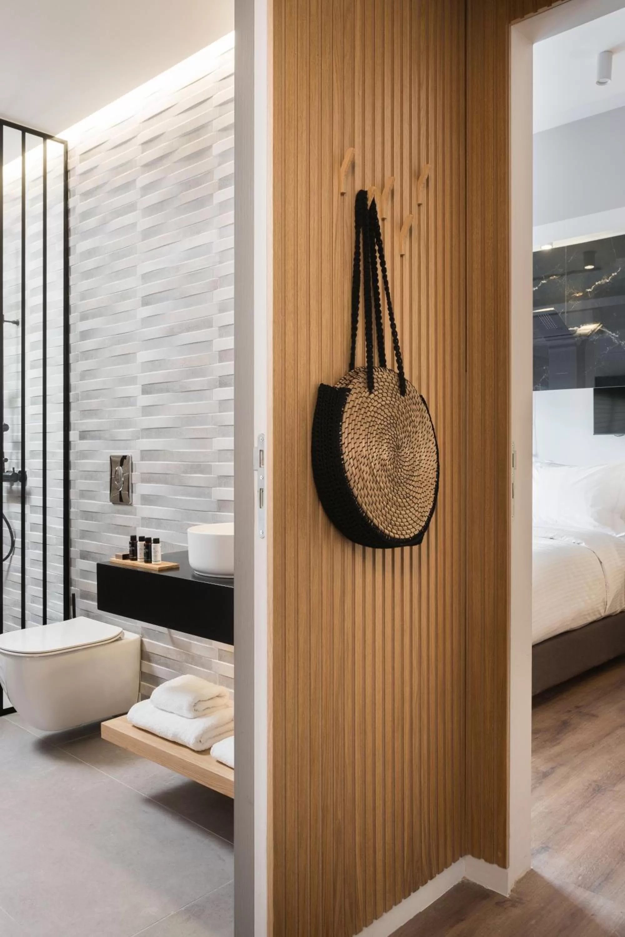 Toilet, Bed in LUX&EASY Athens Downtown Apartments