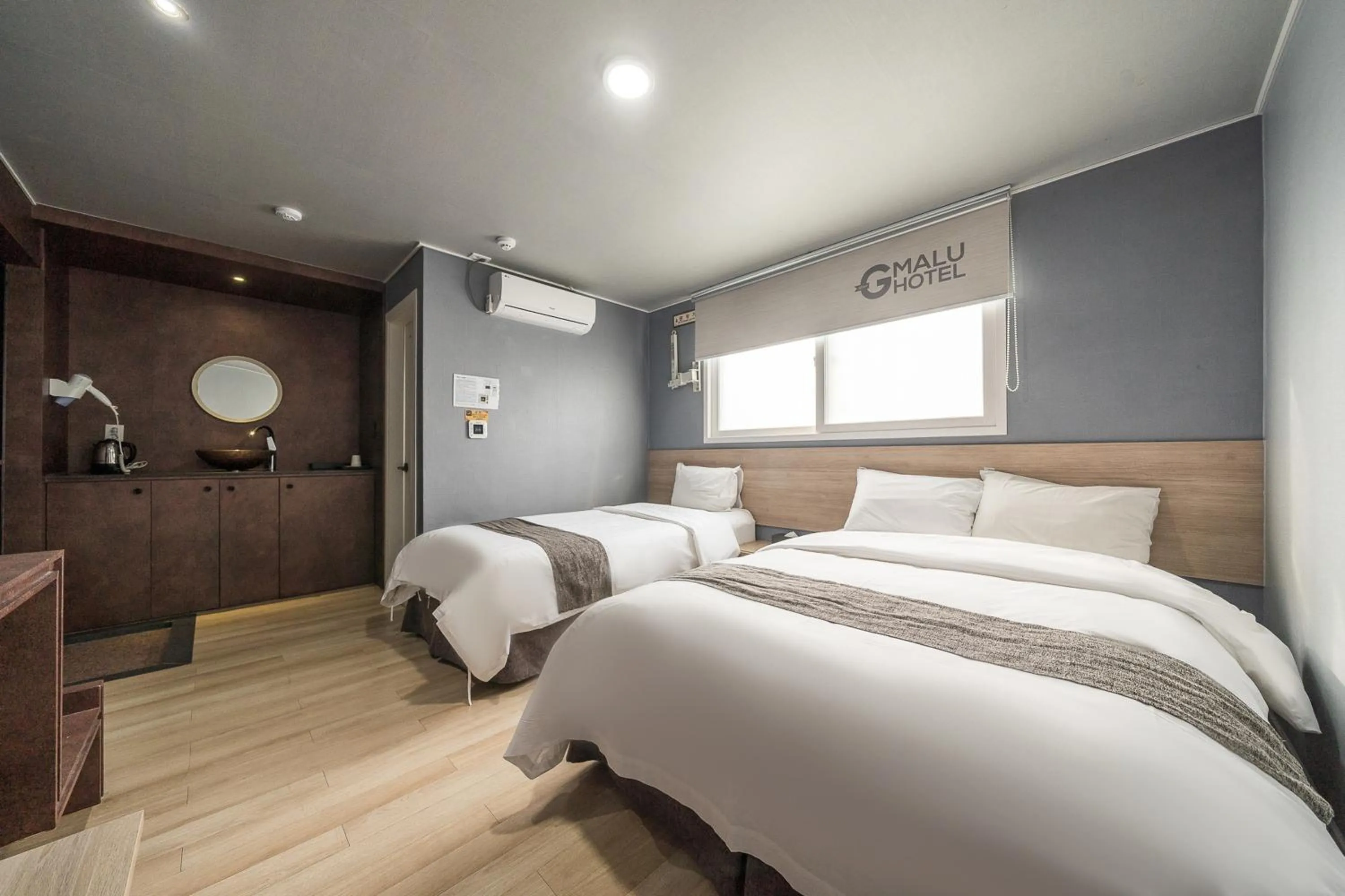 Photo of the whole room, Bed in Malu Hotel Suwon