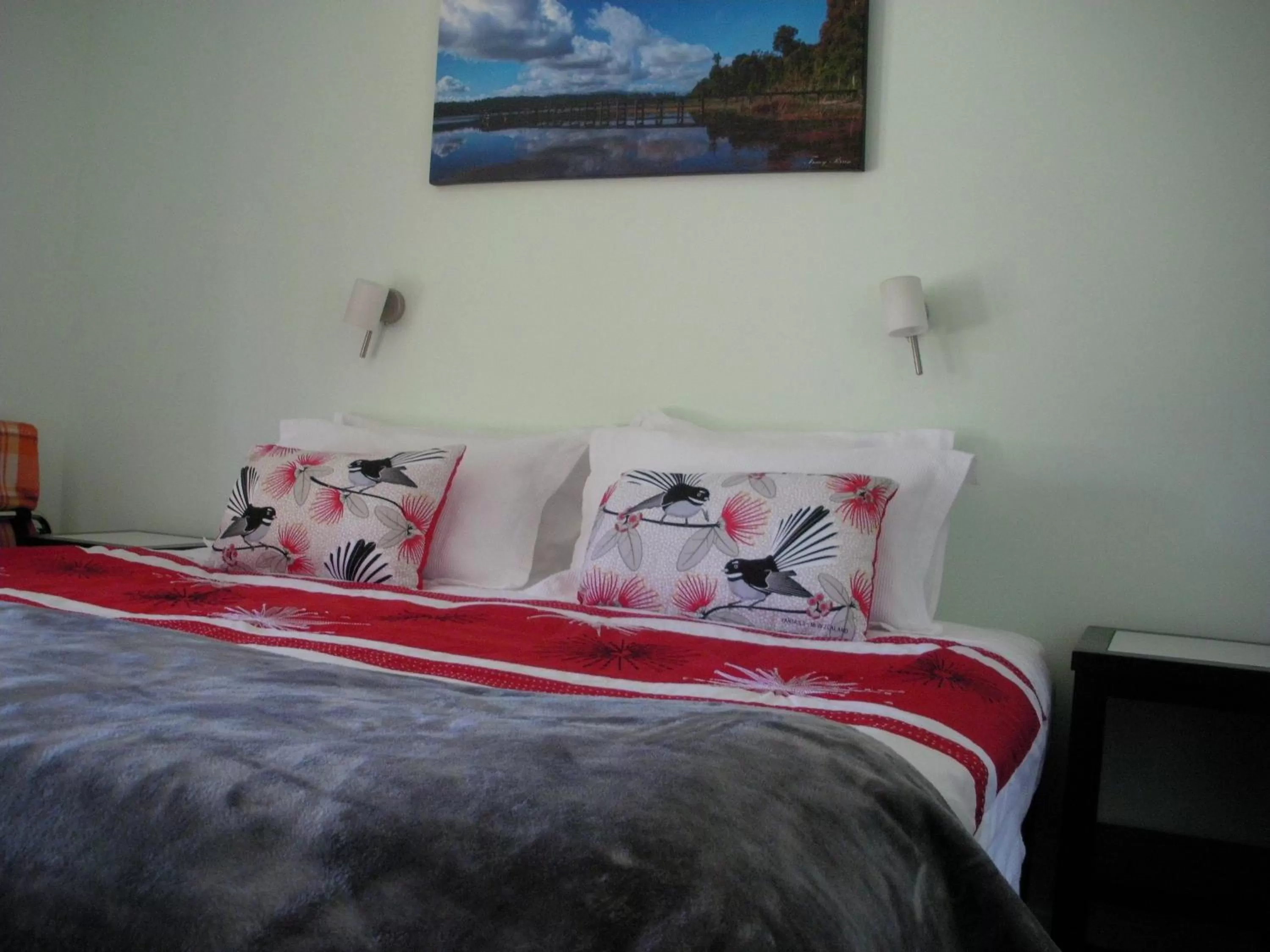 Bed in Mahinapua Retreat B&B