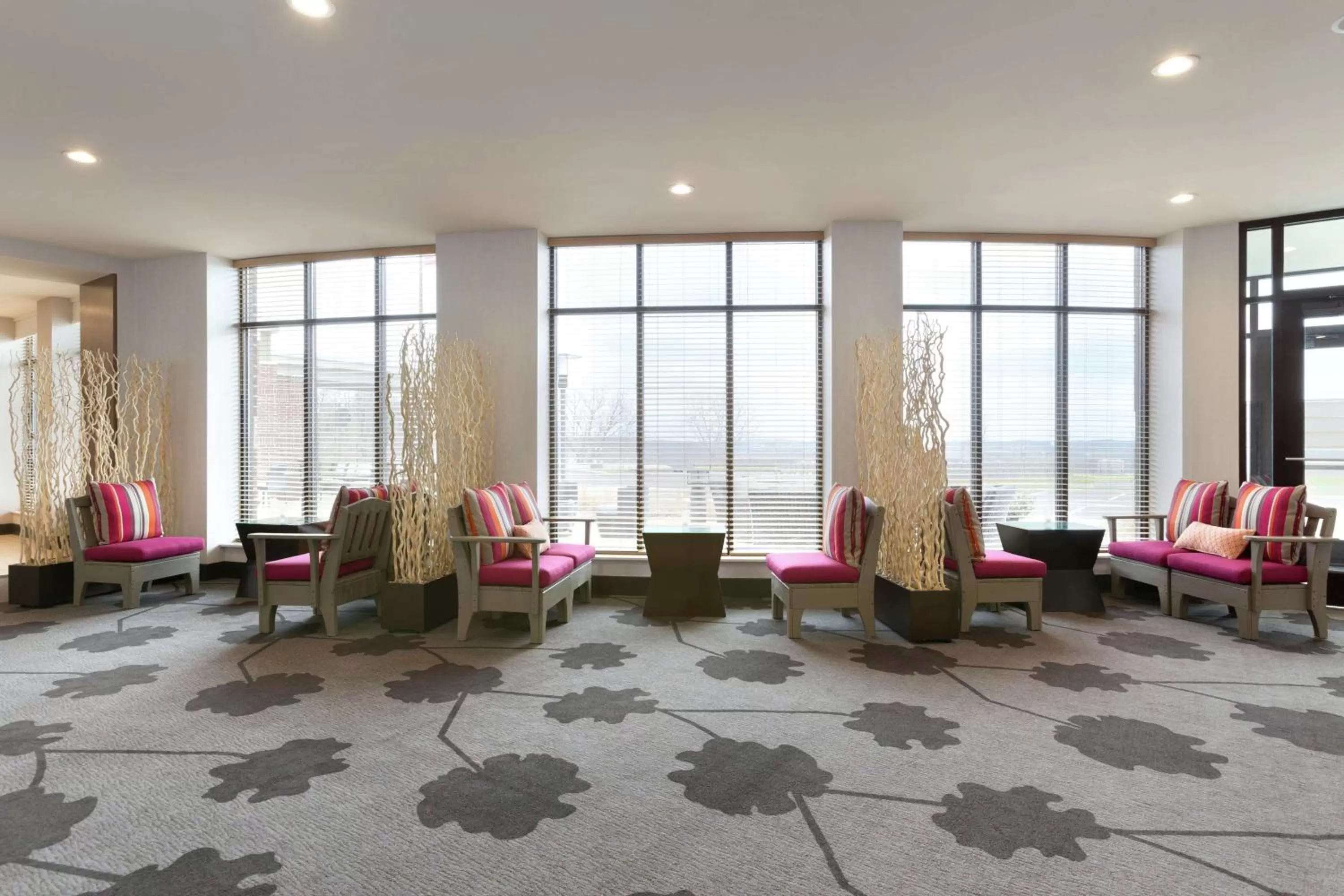 Restaurant/places to eat in Hilton Garden Inn Pittsburgh Airport South-Robinson Mall