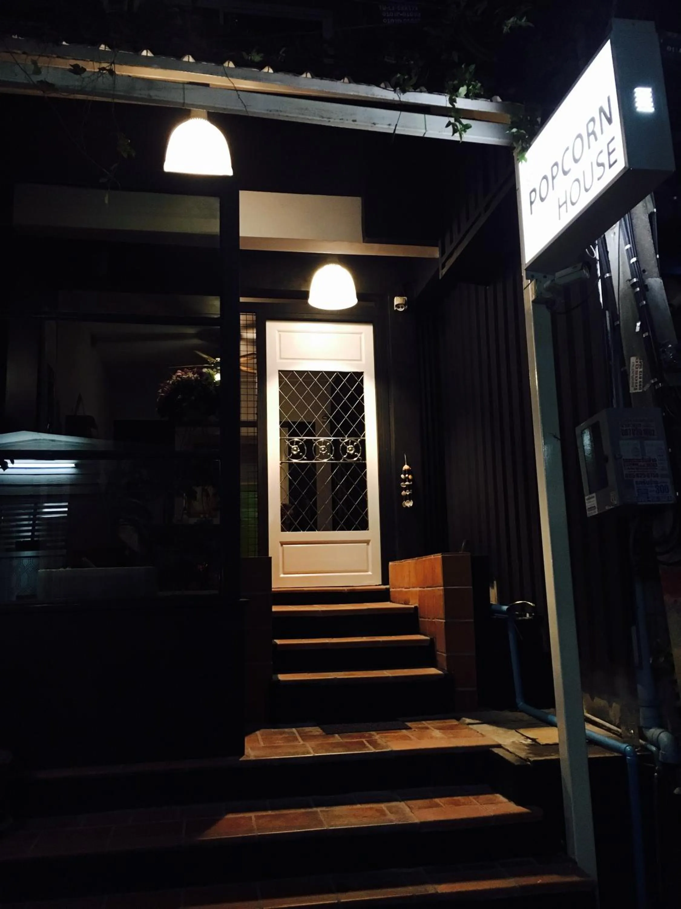 Facade/entrance in Popcorn House Ratchada
