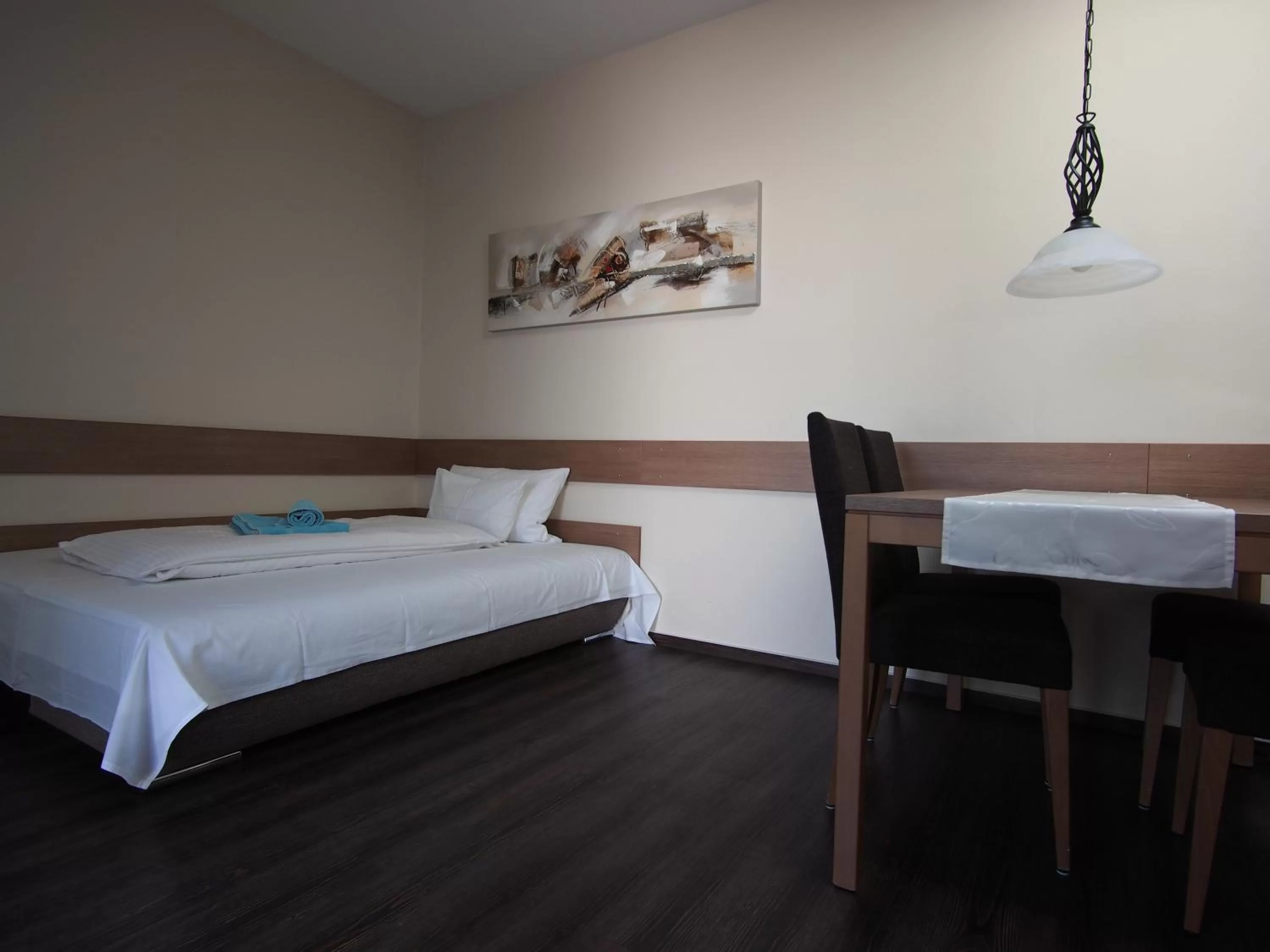 Bed in Gästehaus Bauer - Schlafen auf dem Weingut