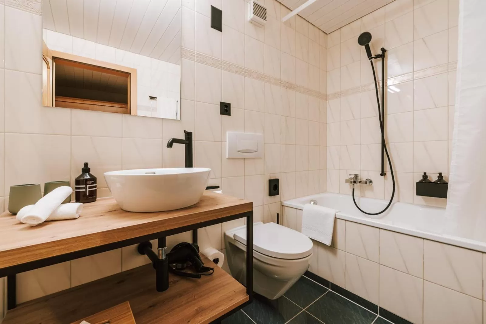 Toilet in Hotel Fiescherblick