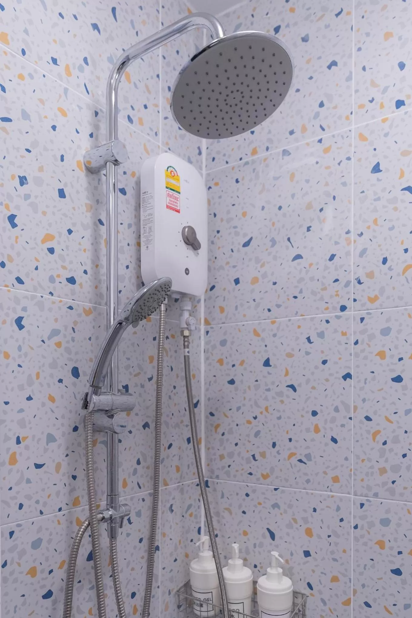 Shower in The Mellow Pillow Hotel @ Chiang Mai Gate