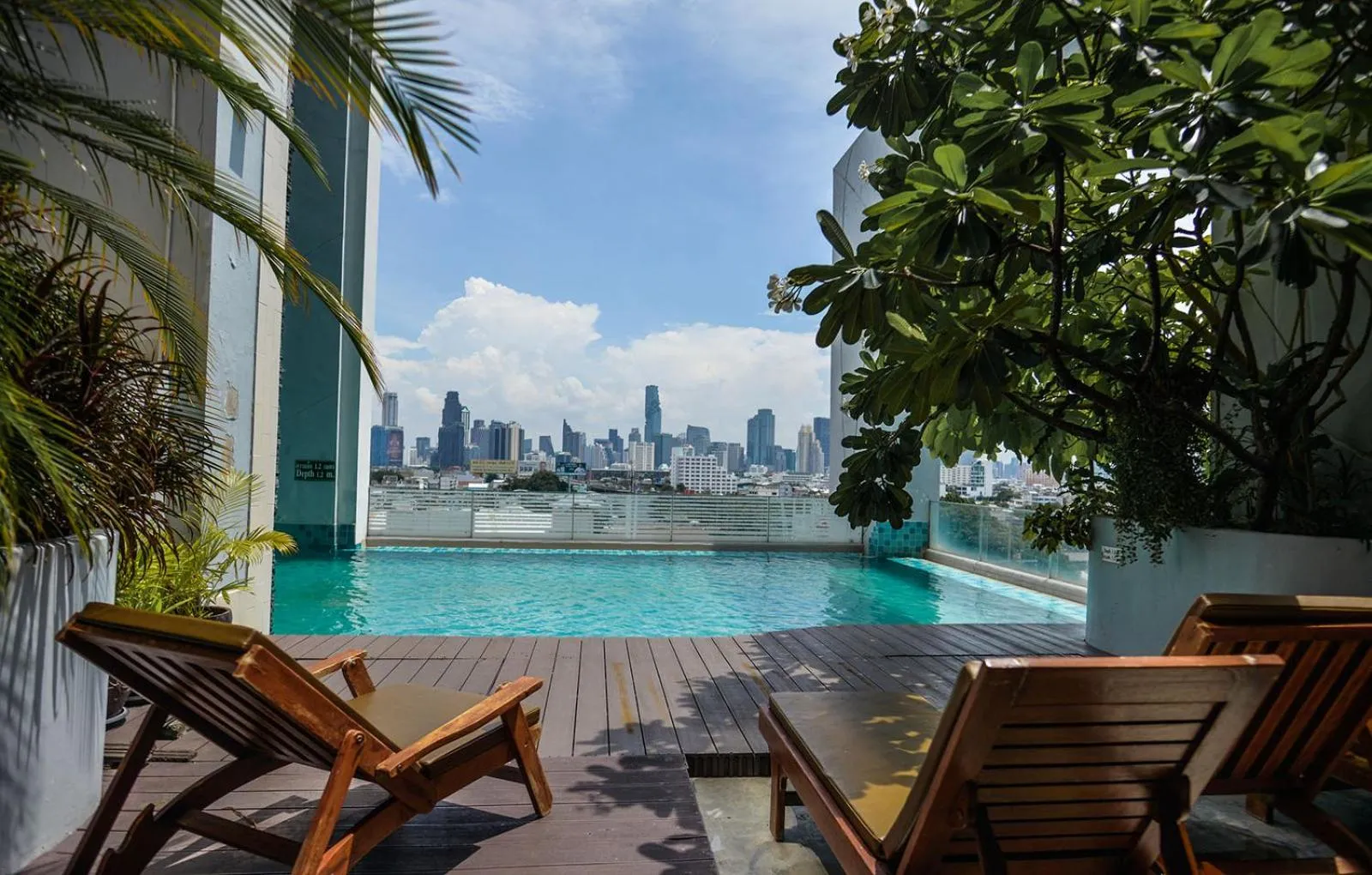 Swimming pool in Grand Howard Hotel Bangkok