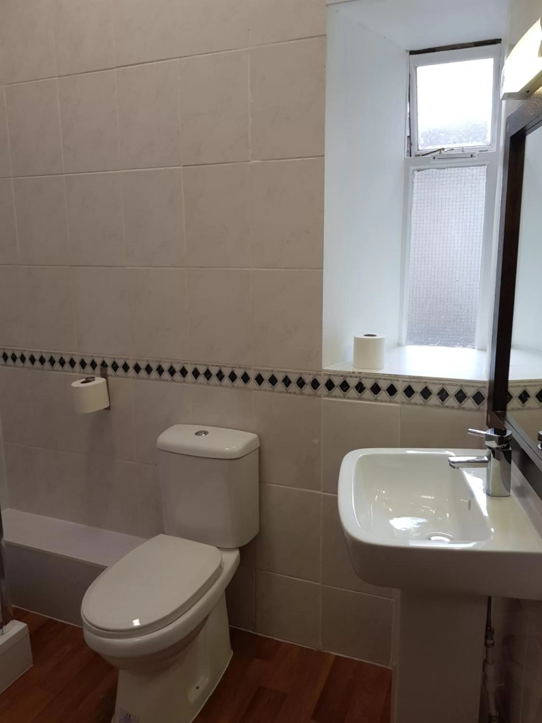 Shower in Aberdeen House